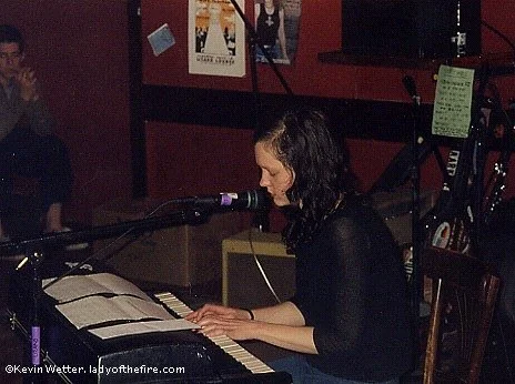 4-10-01-mary.jpg