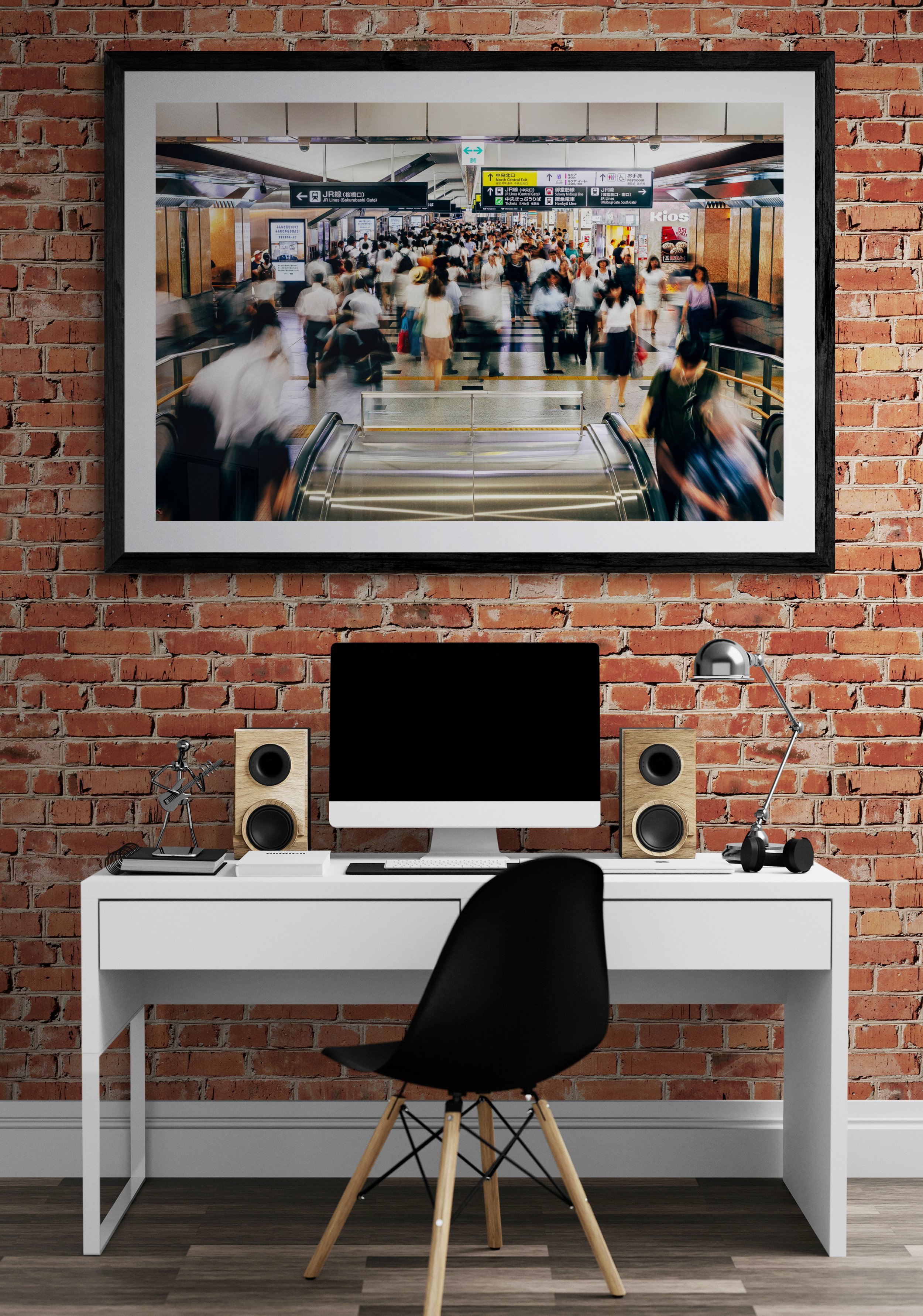 Home_office_desk_with_computer.jpg