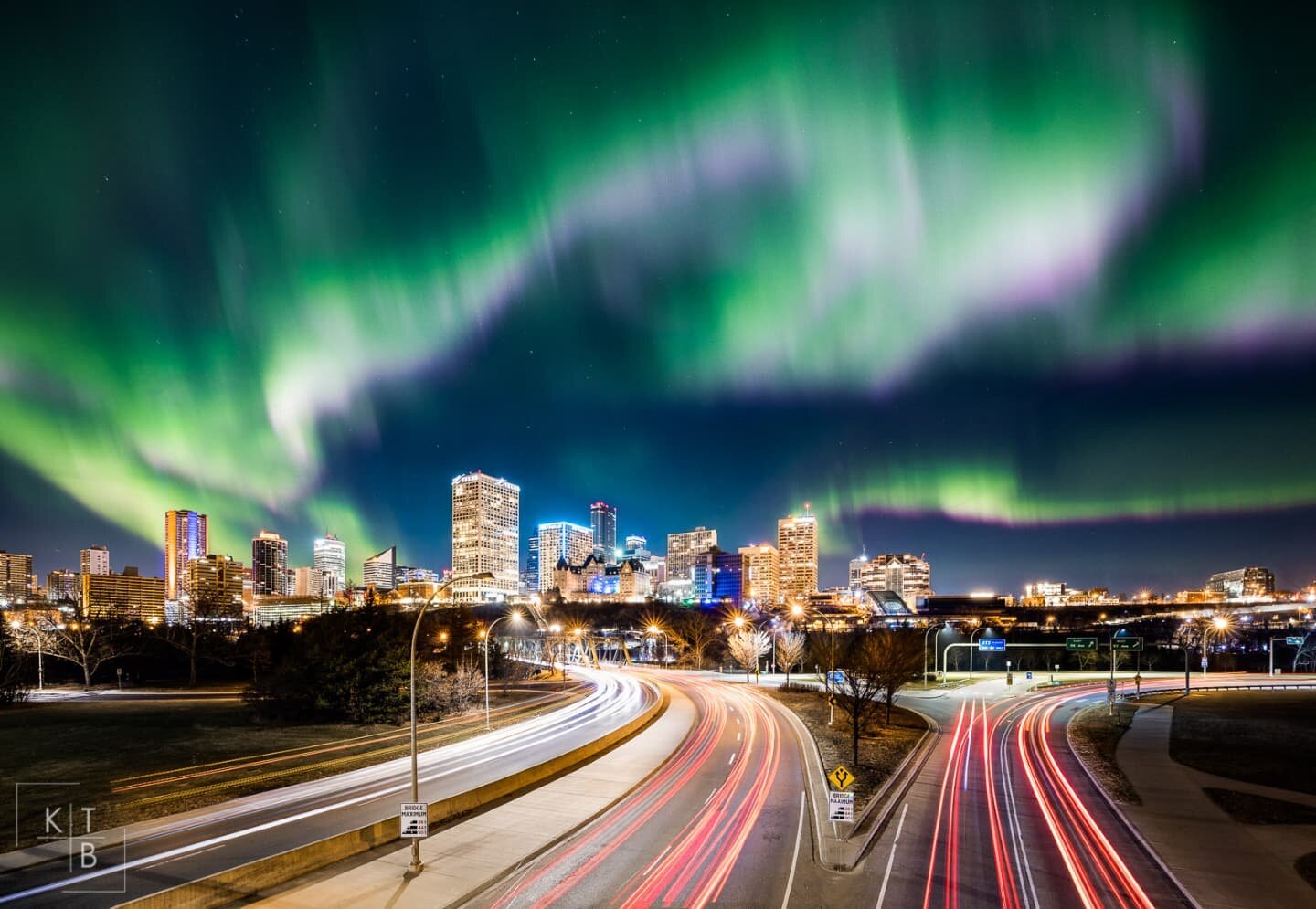 Sorry, more Aurora spam. I took a shot from this angle like 6 or 7 years ago, and still never seen anyone else do it. But now I got it with a cooler sky.
.
.
.
.
.
#edmonton #yeg #yegdt #edmontonalberta #edmontonphotographer #downtownyeg #downtownedm