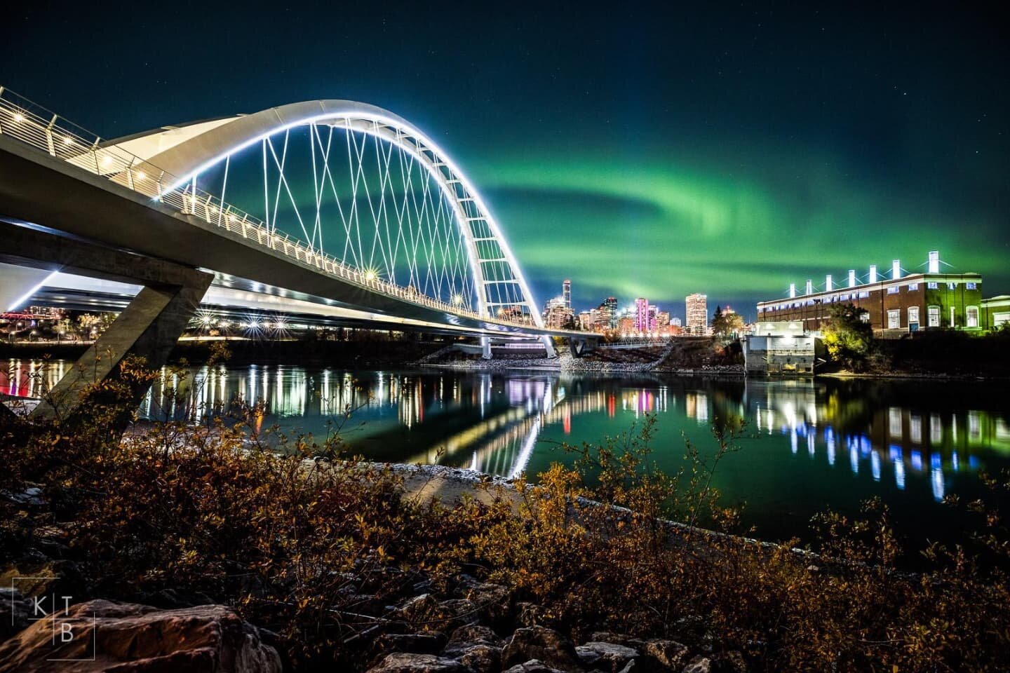 I've held off shooting the Walterdale Bridge because everyone else was shooting it. But last night I finally went out and took a shot from an angle I've been thinking of for about a year now.
.
.
.
.
.
.
.
.
#edmonton #yeg #yegdt #edmontonalberta #ed