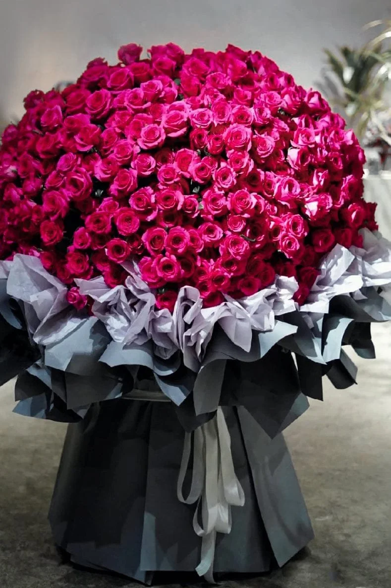 999 rose bouquet HK.jpeg