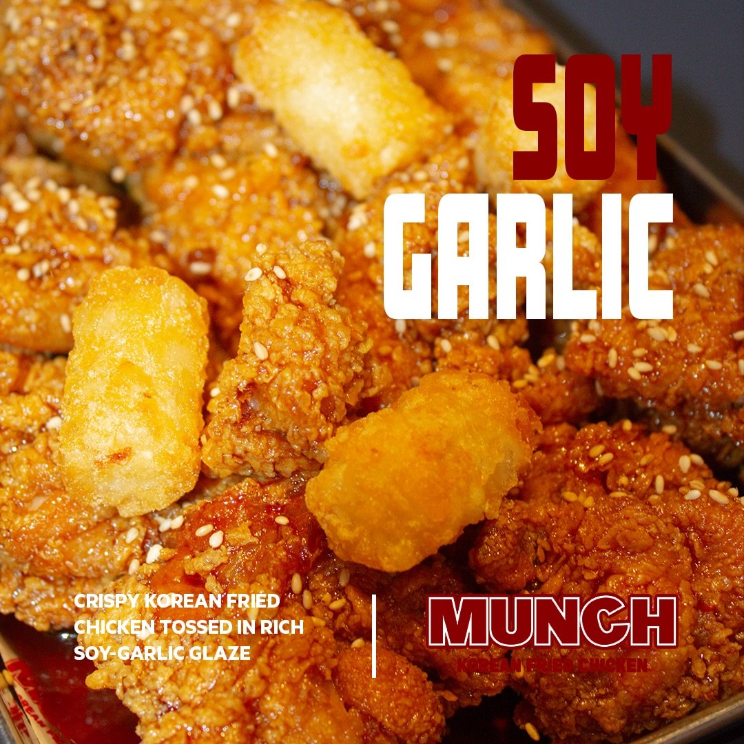 SOY GARLIC 🤤 

Crispy Korean Fried Chicken tossed in rich soy-garlic glaze 👌

#munchchicken #soygarlic