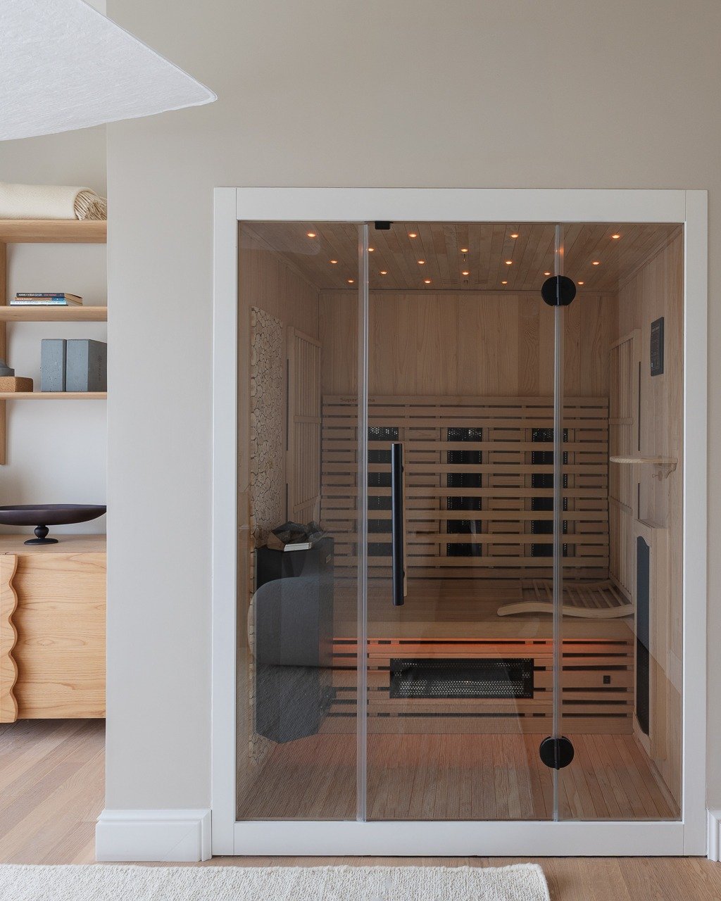 When our clients bought this house, this room was a child's bedroom. They asked us for somewhere to slow down at the end of the day, within a budget they had set from the start.

We kept what already worked: the oak floor, the windows, the radiator, 