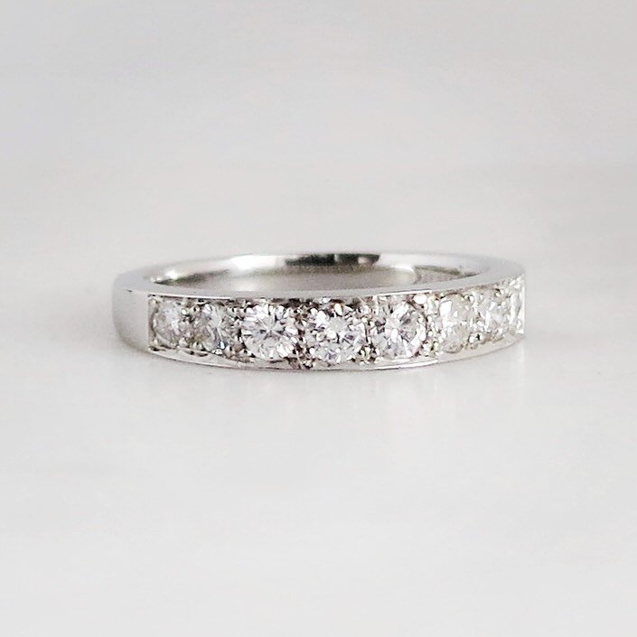 A little handmade platinum band made using diamonds that came from a ring which had been inherited by the client ✨

Lots of lovely commissions in the pipeline or already recently completed-just haven&rsquo;t got round to posting photos yet-I&rsquo;m 