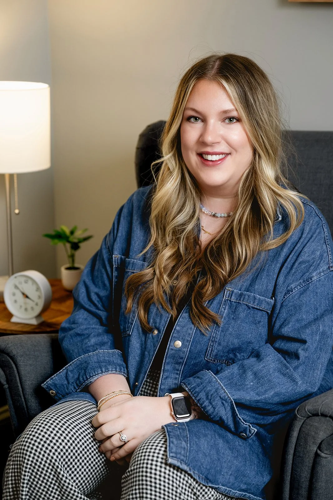 Emily Cinque, trauma therapist in Pennsylvania specializing in eating disorders, body image, postpartum anxiety and depression, and birth trauma