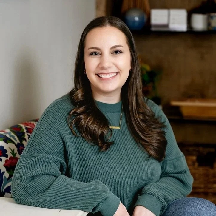 Ashley Fox- LAPC specializing in proving EMDR Therapy in Horsham, PA and online EMDR Therapy for Pennsylvania residents