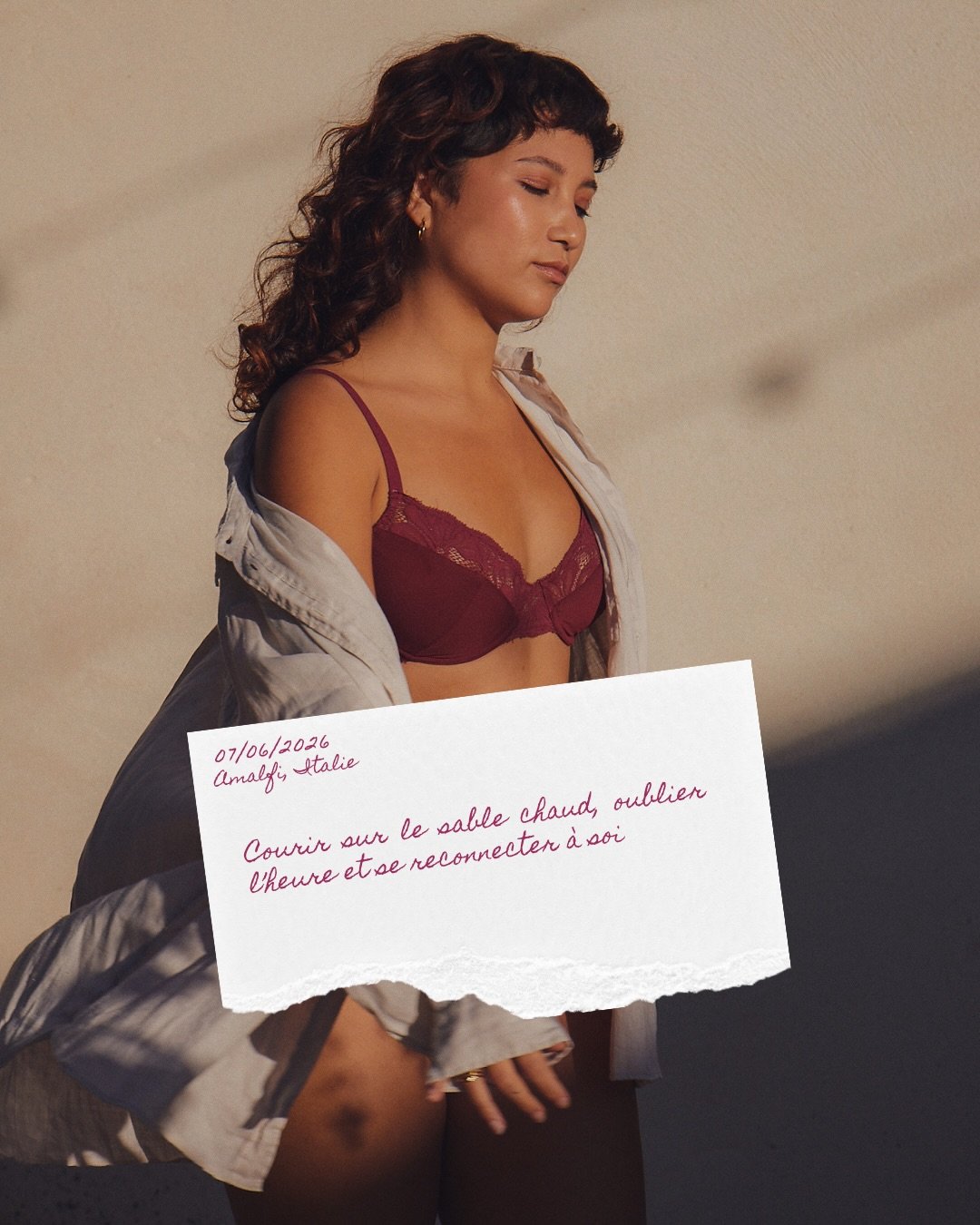 Direction l&rsquo;Italie pour notre premier chapitre 🌞
Ce voyage, on l&rsquo;a imagin&eacute; pour elle. La femme Golden Hour qui se retrouve face &agrave; elle-m&ecirc;me, loin du quotidien, loin du bruit. 

Berc&eacute;e par le bruit des vagues, p