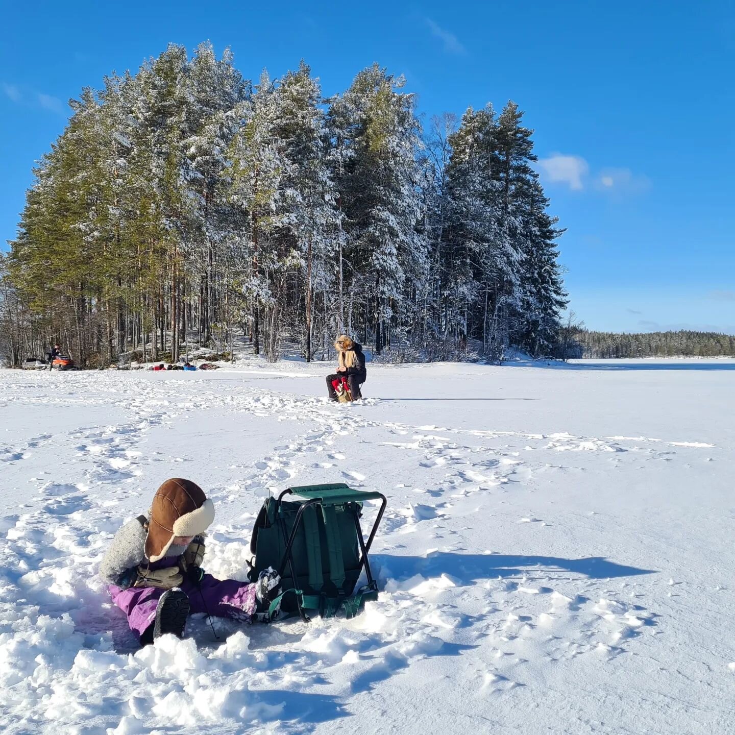 Icefishing and sunshine 🌞

🎣
🎣
🎣

#v&aring;rvinter #venjan #winterindalarna #venjannature #visitsweden #pimpla #kl&auml;ppen #icefishing #visitdalarna #morahotell #utebarn #friluftslivmedbarn #madaboutnature #gneis #isbj&ouml;rnofsweden