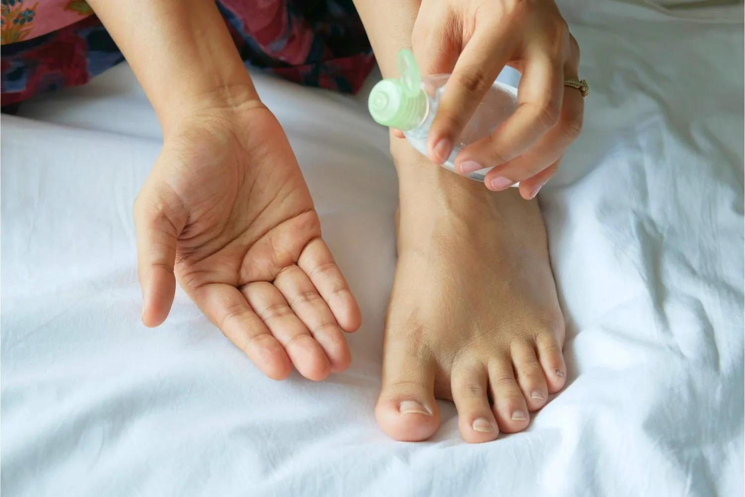 Hydrater les pieds avec de la crème