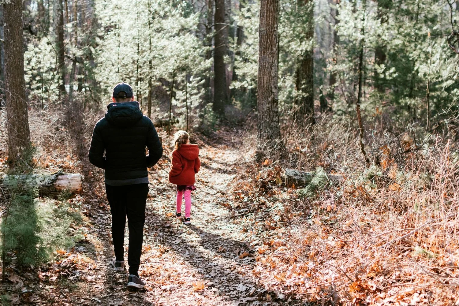 Un papa randonneur avec sa fille