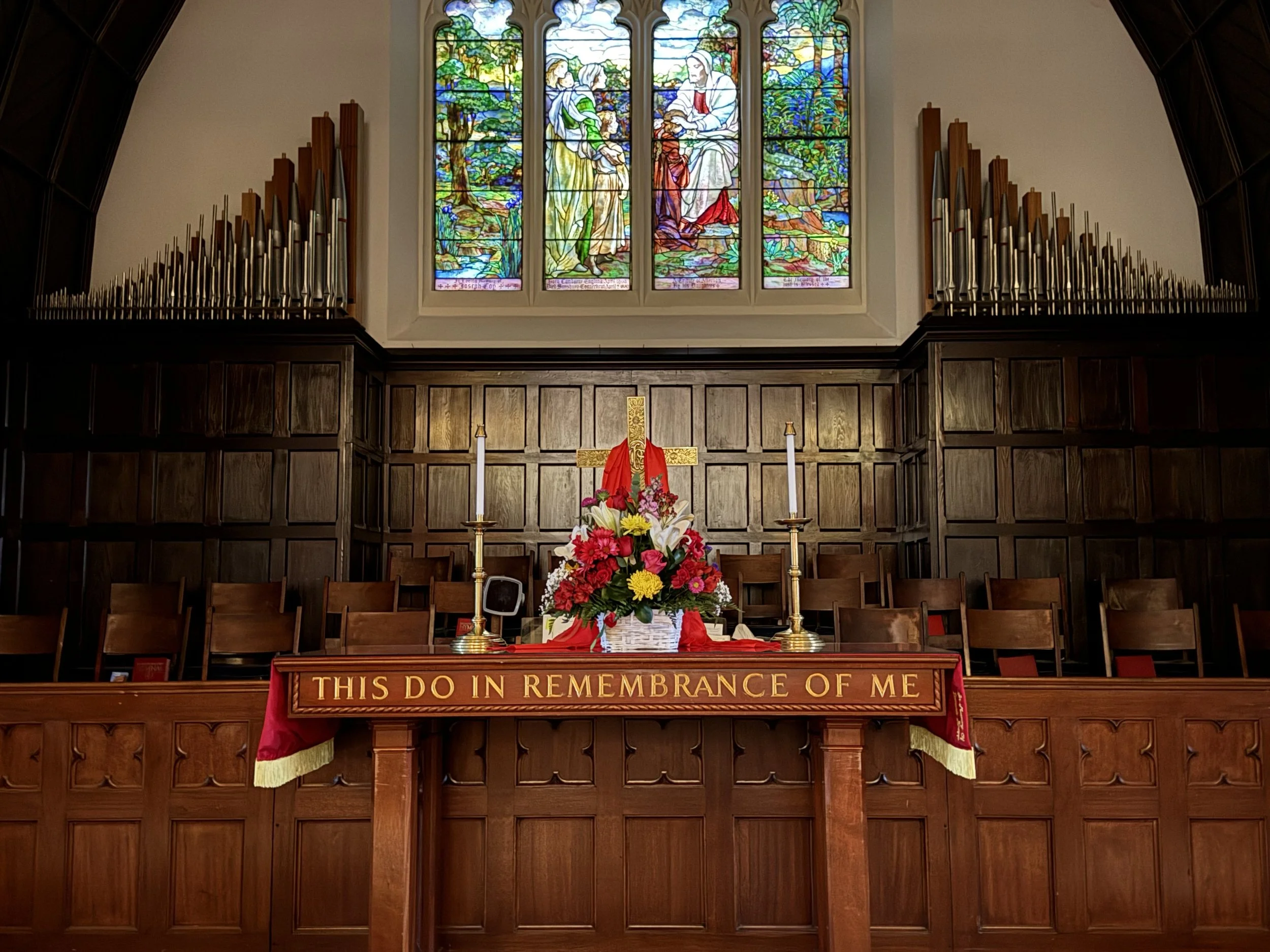 Ted Hilles and the Tiffany Windows | Written by: Alan Lahue
