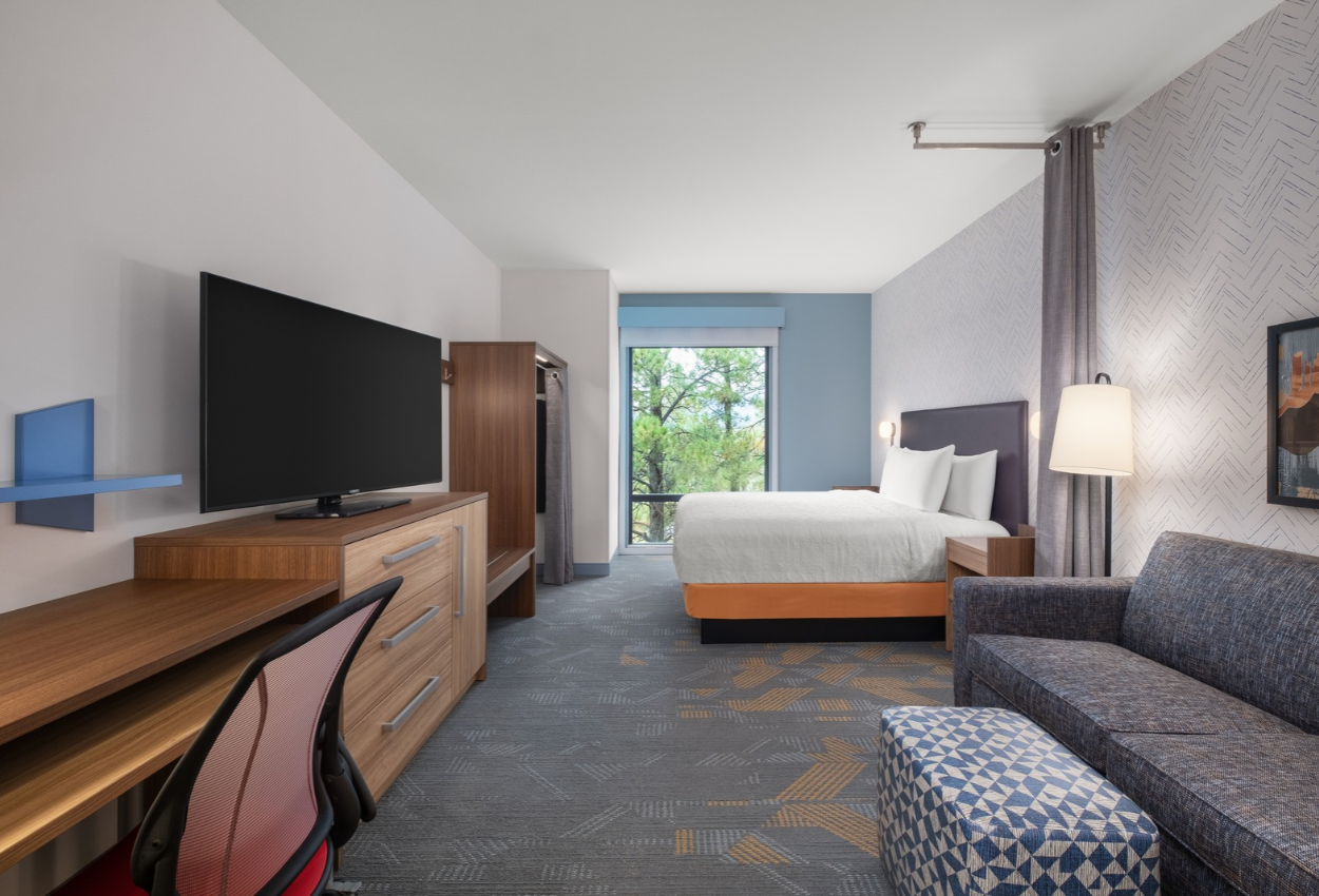Guestroom_Home2_TRU_Flagstaff.png