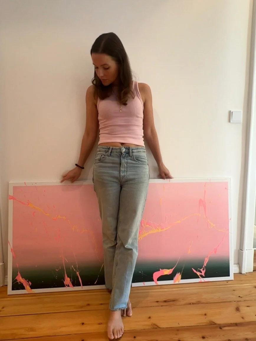 Let me introduce to you: 
&bdquo;Noch ein Drink!&ldquo; 🥃 
2 &times; 70 &times; 70 cm 
Teil der Serie Berlin whispers

⸻
Nur noch einen Drink 🍸 
Wer kennt diesen Satz nicht?
Eigentlich willst du nach Hause, weil morgen musst du fr&uuml;h raus.

Doc