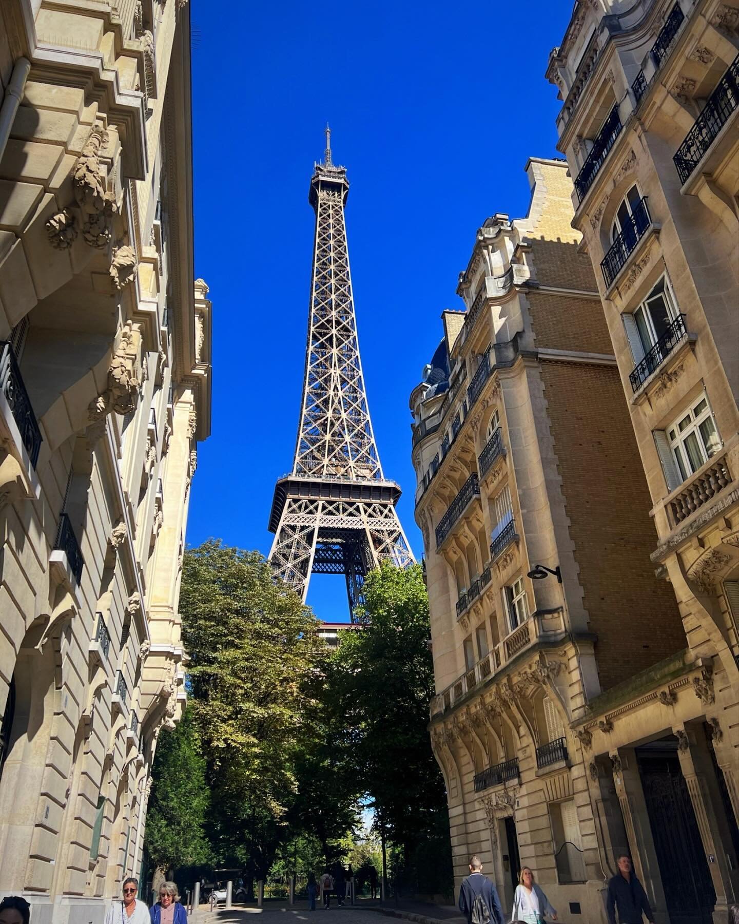 A layover in Paris 🫶

Sometimes, with enough time between flights, you have enough time to spend a few hours in a new place! Of course, I&rsquo;ll need to go back to explore Paris more fully in the future but it was great to get a taste of it.

Figu
