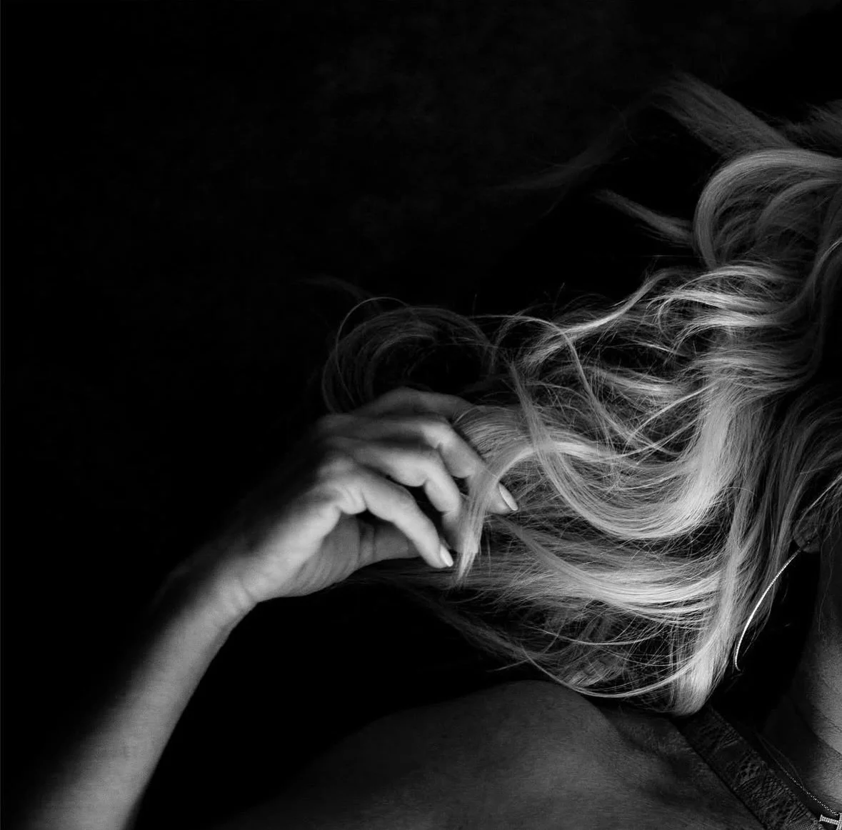 Not everything needs to be seen to be felt. 

#denverboudoirphotographer #denverfemaleportraitstudio #confidencesessions