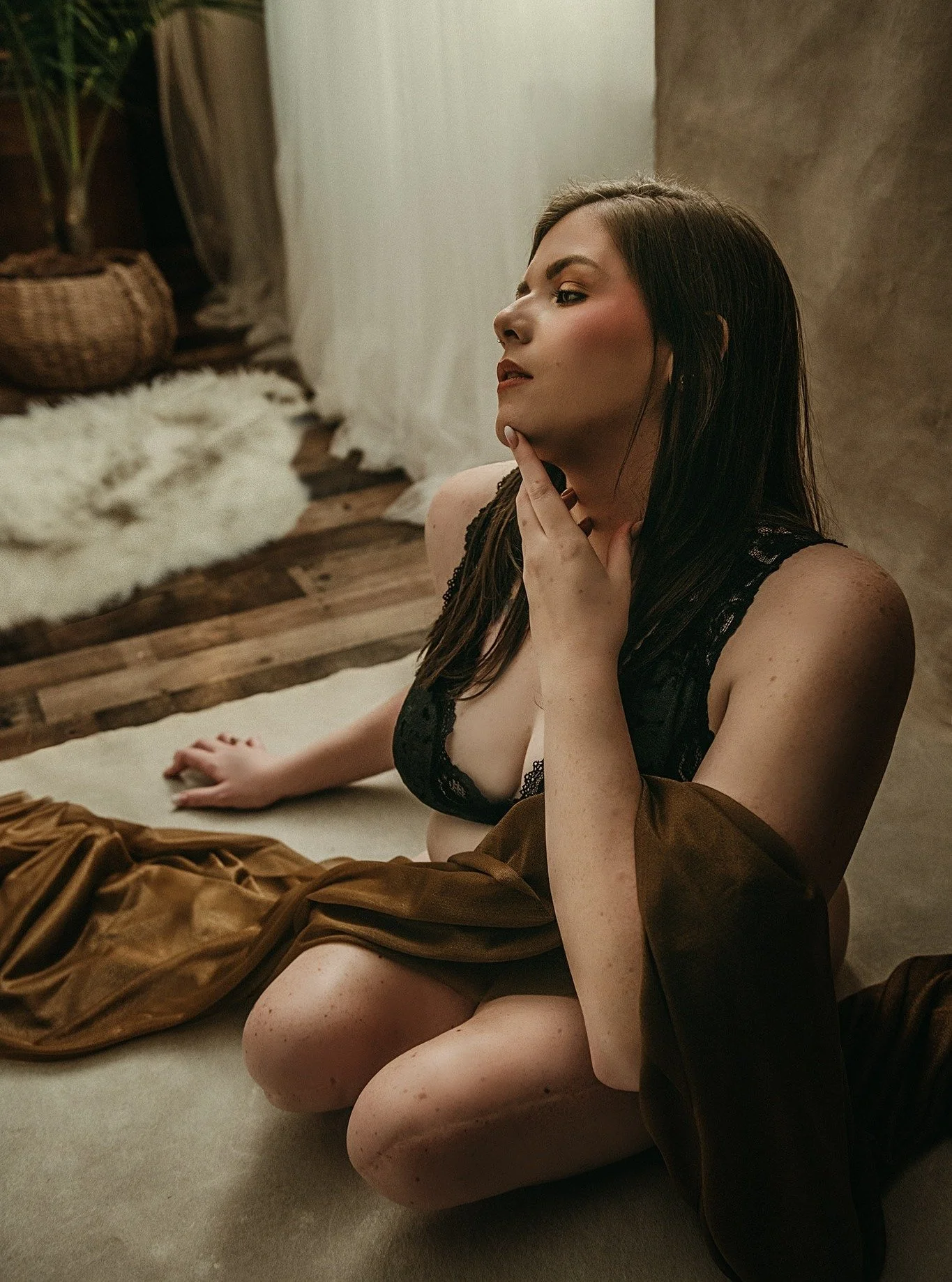 Some stories don&rsquo;t need explaining&hellip; you can feel the strength in the room the moment she breathes in. Soft. Unapologetic. Completely her own. 

#denverboudoirphotographer #selfloveboudoir #confidenceboostingphotography