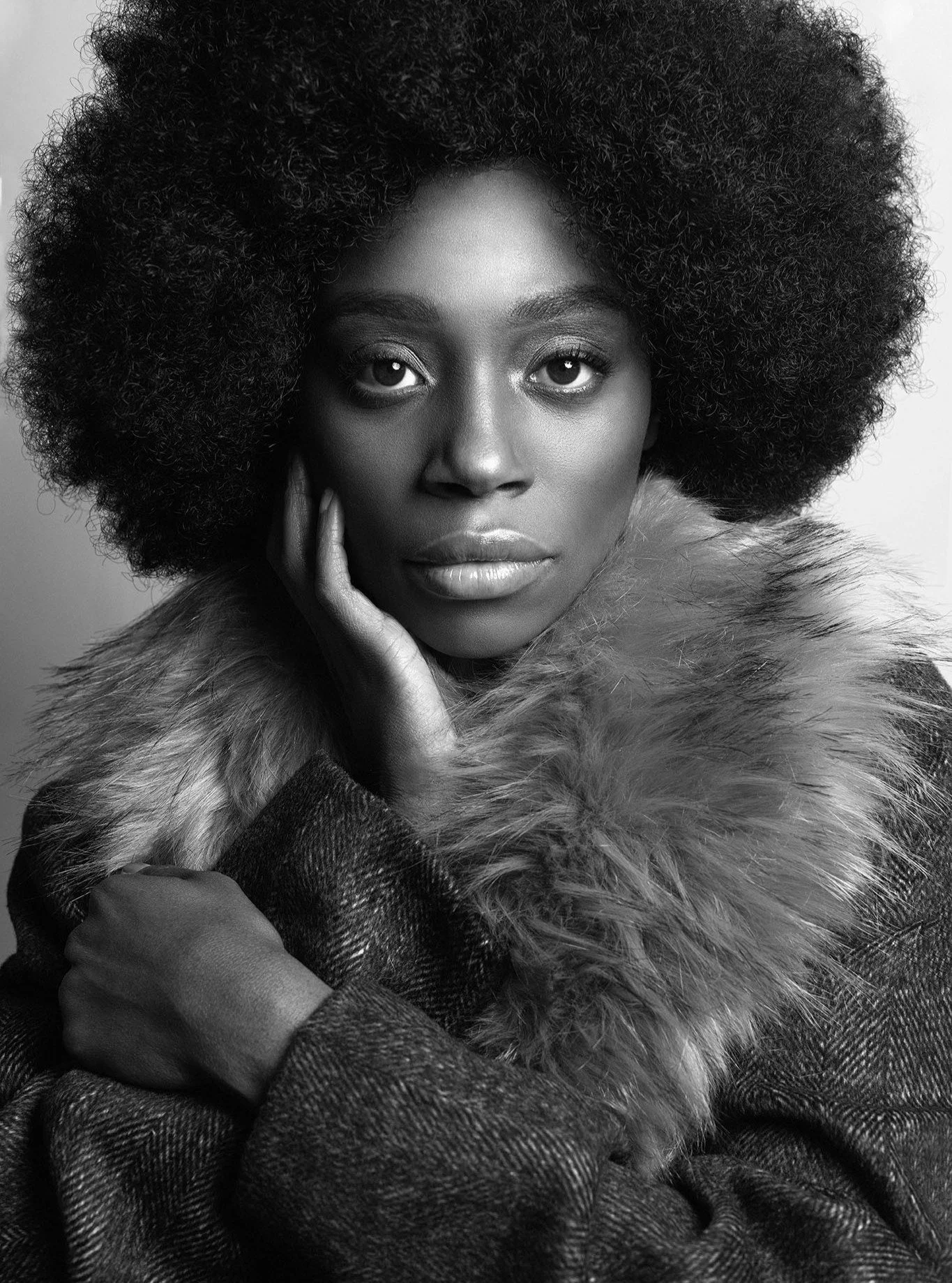 Every woman carries a history in her posture, her stillness, her gaze.

My work isn&rsquo;t about changing you.
It&rsquo;s about seeing you.

These are not sessions.
They&rsquo;re quiet, cinematic portrait experiences.

If you&rsquo;ve ever wanted to