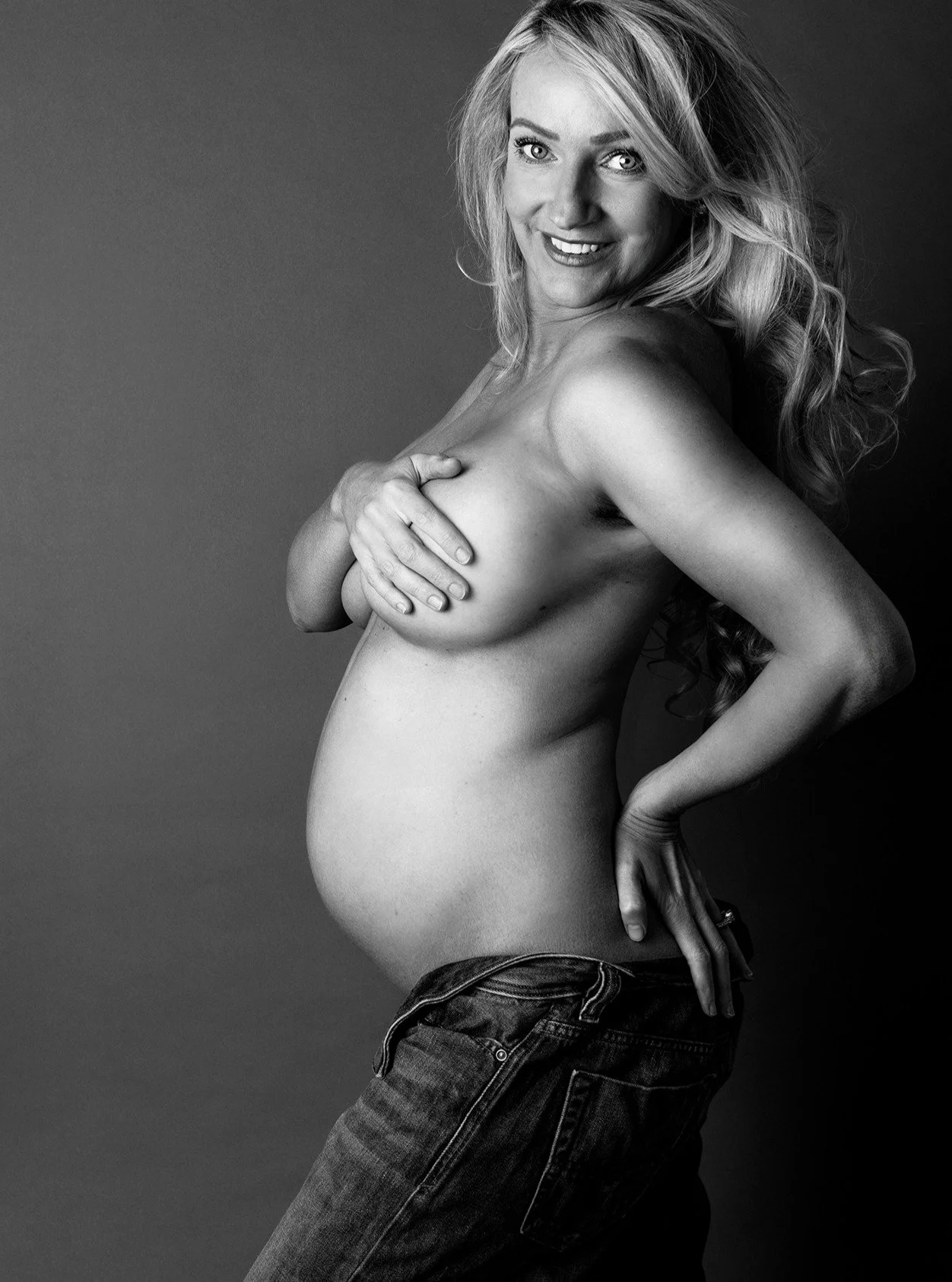 Materntiy sessions have shifted...

These days, Mamas-to-be aren&rsquo;t looking for a &ldquo;photoshoot.&rdquo;

She&rsquo;s not interested in stiff poses, forced smiles, or trying to fit into a version of motherhood that doesn&rsquo;t feel like her
