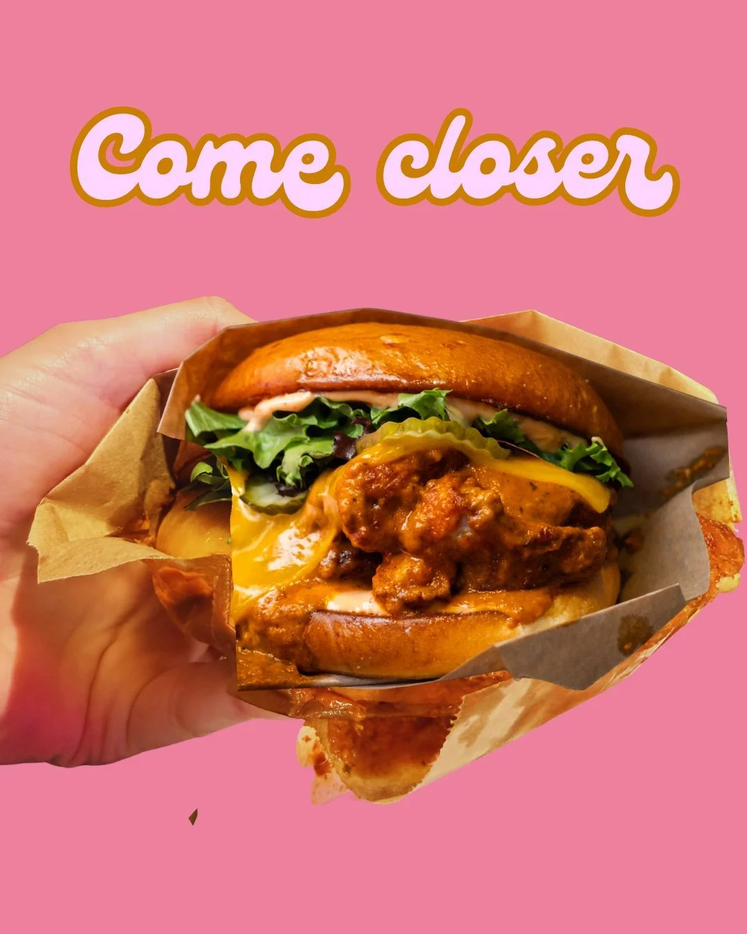 Come closer&hellip;
Yeah, we know you want to. 😏

#sidechick #betterthanyourmainchick #CopenhagenFood #CphFood #K&oslash;benhavn #TakeawayCopenhagen #CopenhagenTakeaway #DeldinMad  #SpisIByen #chickenburger #friedchicken #cph