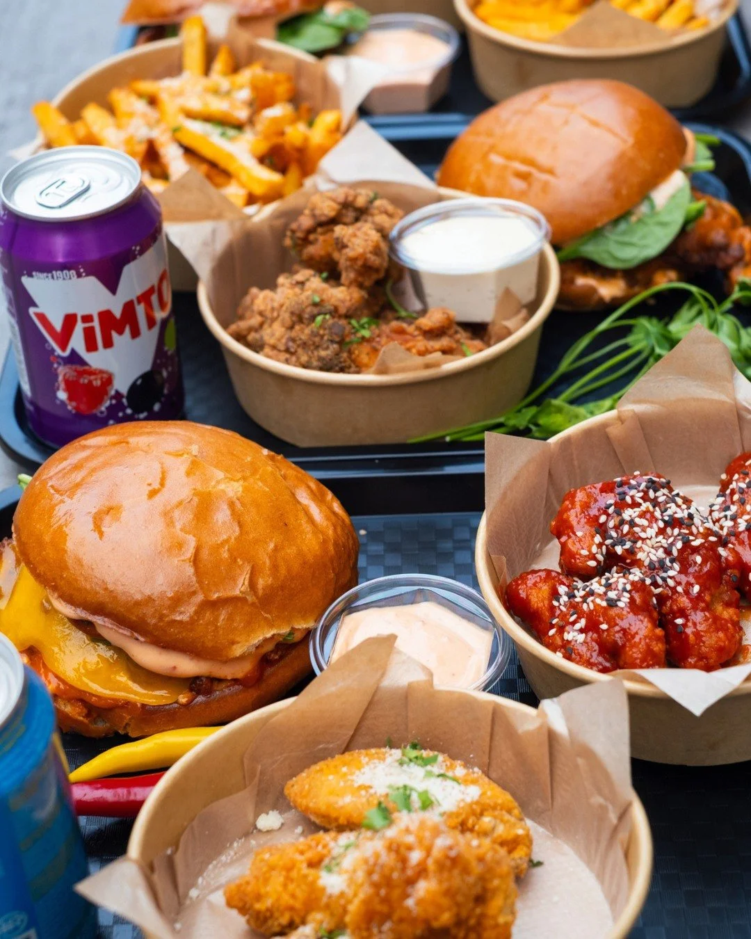 Weekend&rsquo;s calling. And it sounds like Sidechick in the sun.
Burgers, wings, fries, cold drinks.
Outside hits different.
Grab your people. We&rsquo;ll handle the rest 💛 

#sidechick #betterthanyourmainchick #CopenhagenFood #CphFood #K&oslash;be