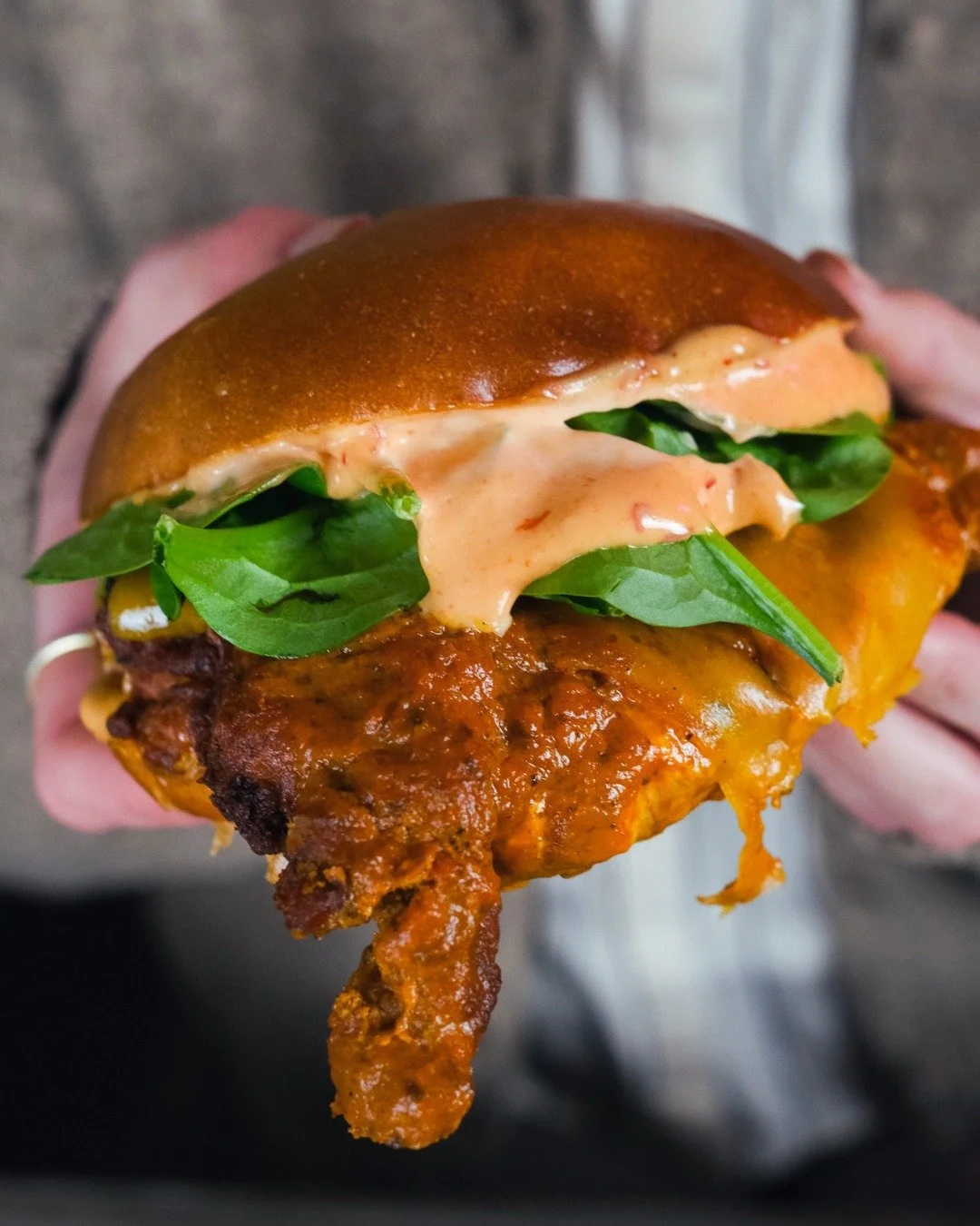 This is your sign to order the Butter Chicken Burger.
Juicy chicken. Creamy butter chicken sauce. Zero restraint.
Messy, bold, and worth it.
Handle with both hands 💅 

#sidechick #betterthanyourmainchick #CopenhagenFood #CphFood #K&oslash;benhavn #T