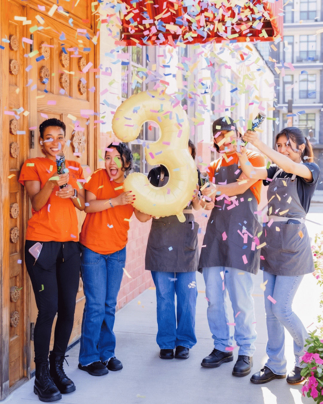 Chicheria staff with "3" balloon and confetti