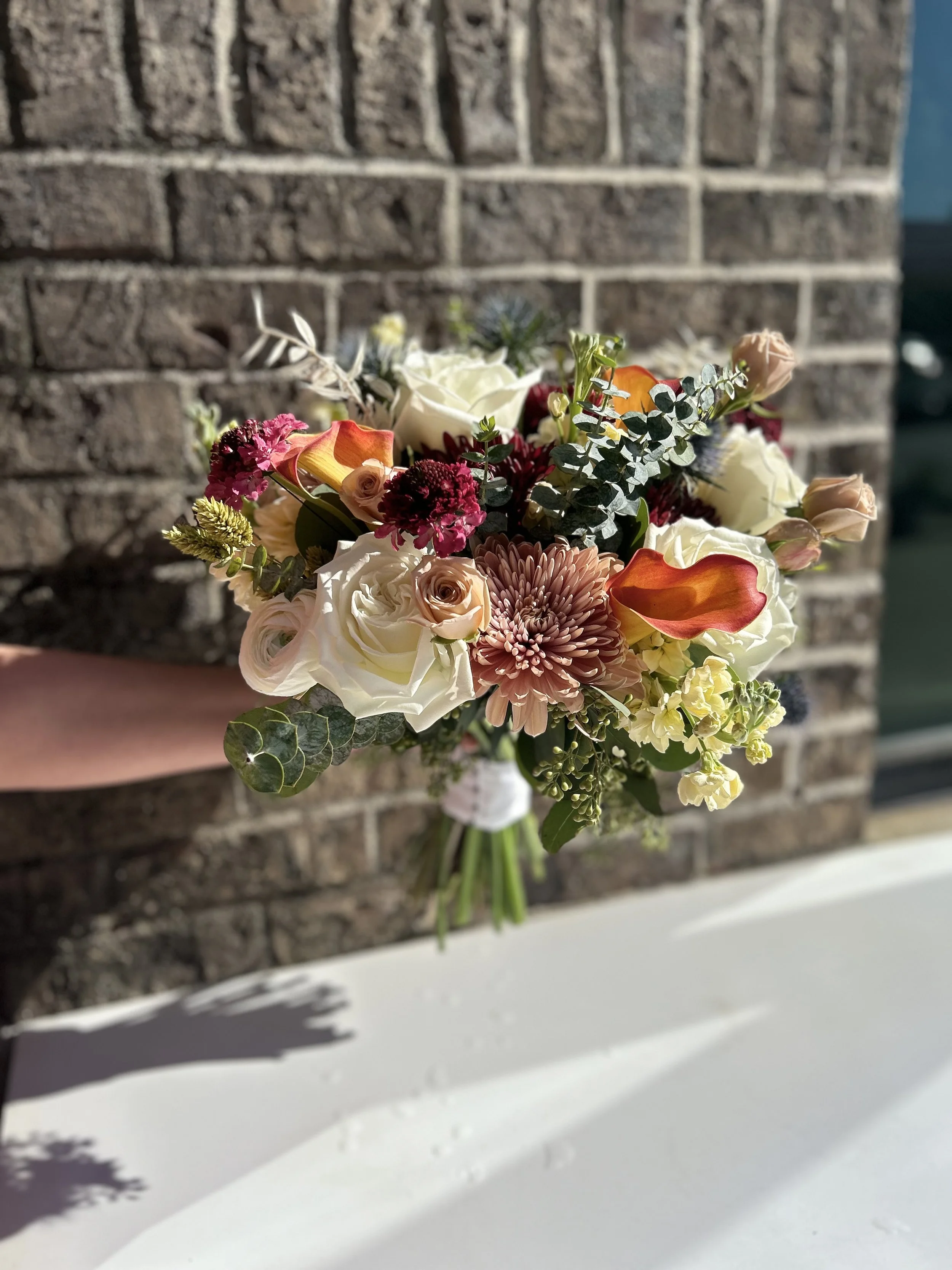 bridalbouquet-topview-inhand-bricks3.jpg