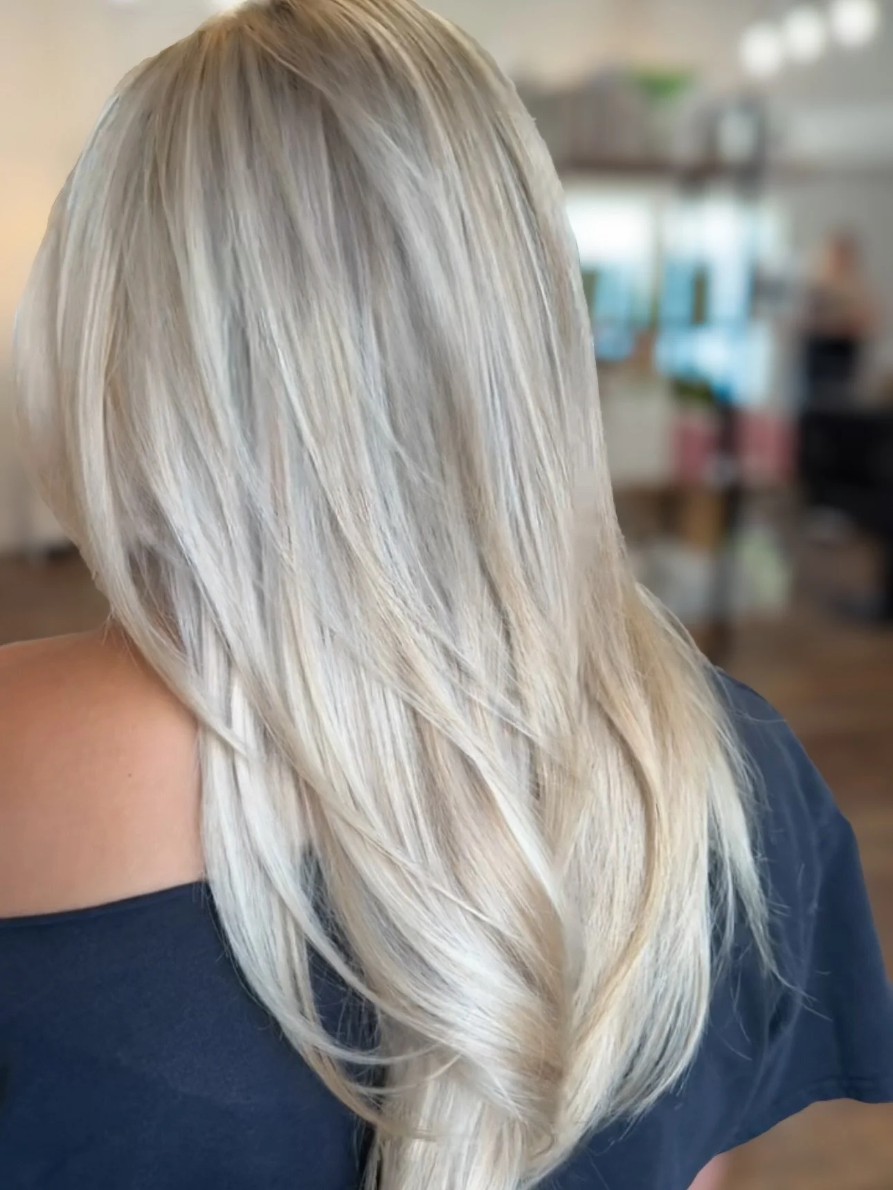 🍦The most gorgeous vanilla blonde and just 3000 foils later(just kidding&hellip;it was only 300😂) 

Stylist: @xochilt_media 

Call or visit www.saloncypresstampa.com 
to book with Xochilt. Your hair will thank you for it. 

#tampablondespecialist #