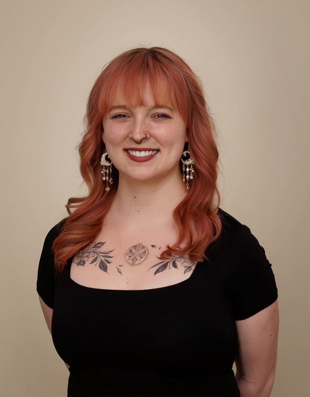 WELCOME TO THE TEAM SARAH!! 🌱✨@halsey.hair 

Sarah specializes in lived-in blondes, dimensional brunettes, and all things highlights and balayage.

Outside of the salon, she enjoys music, traveling, gaming, and staying active through yoga and the gy