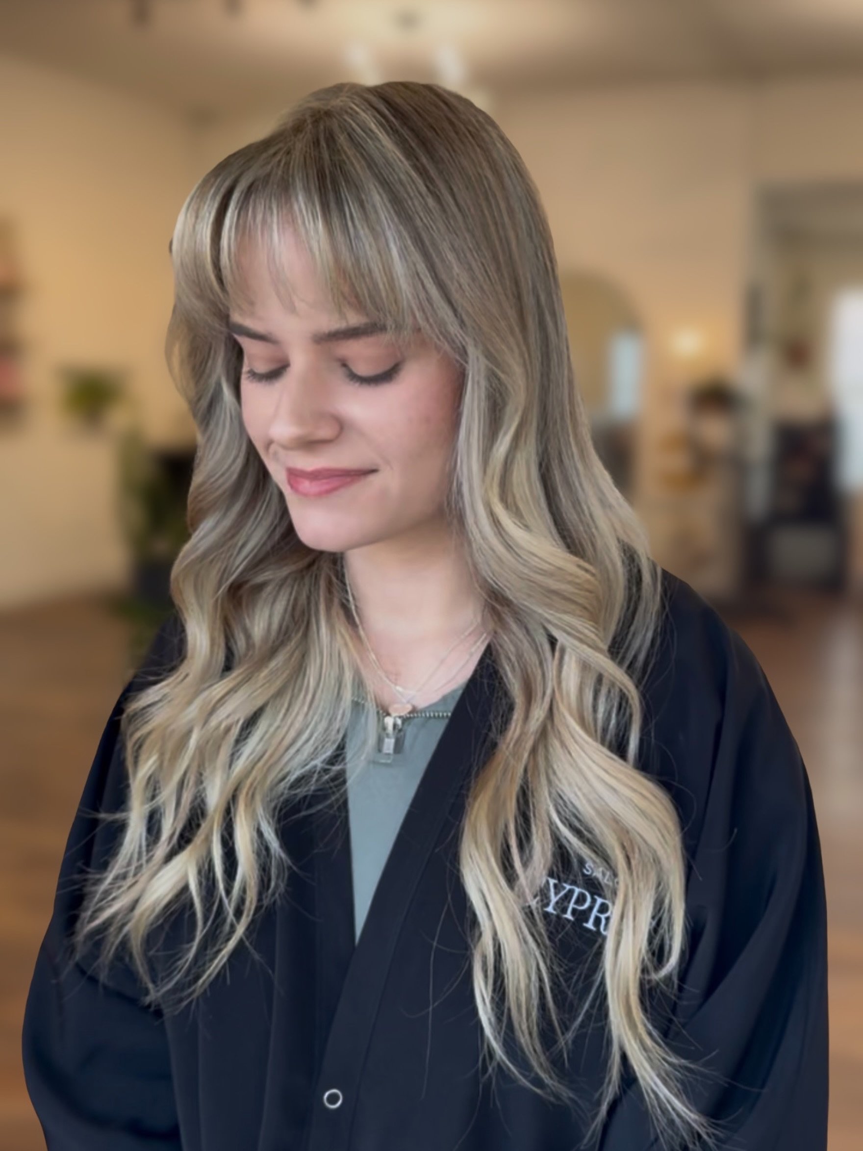 Dimensional blonde + whispy bangs. 🍦