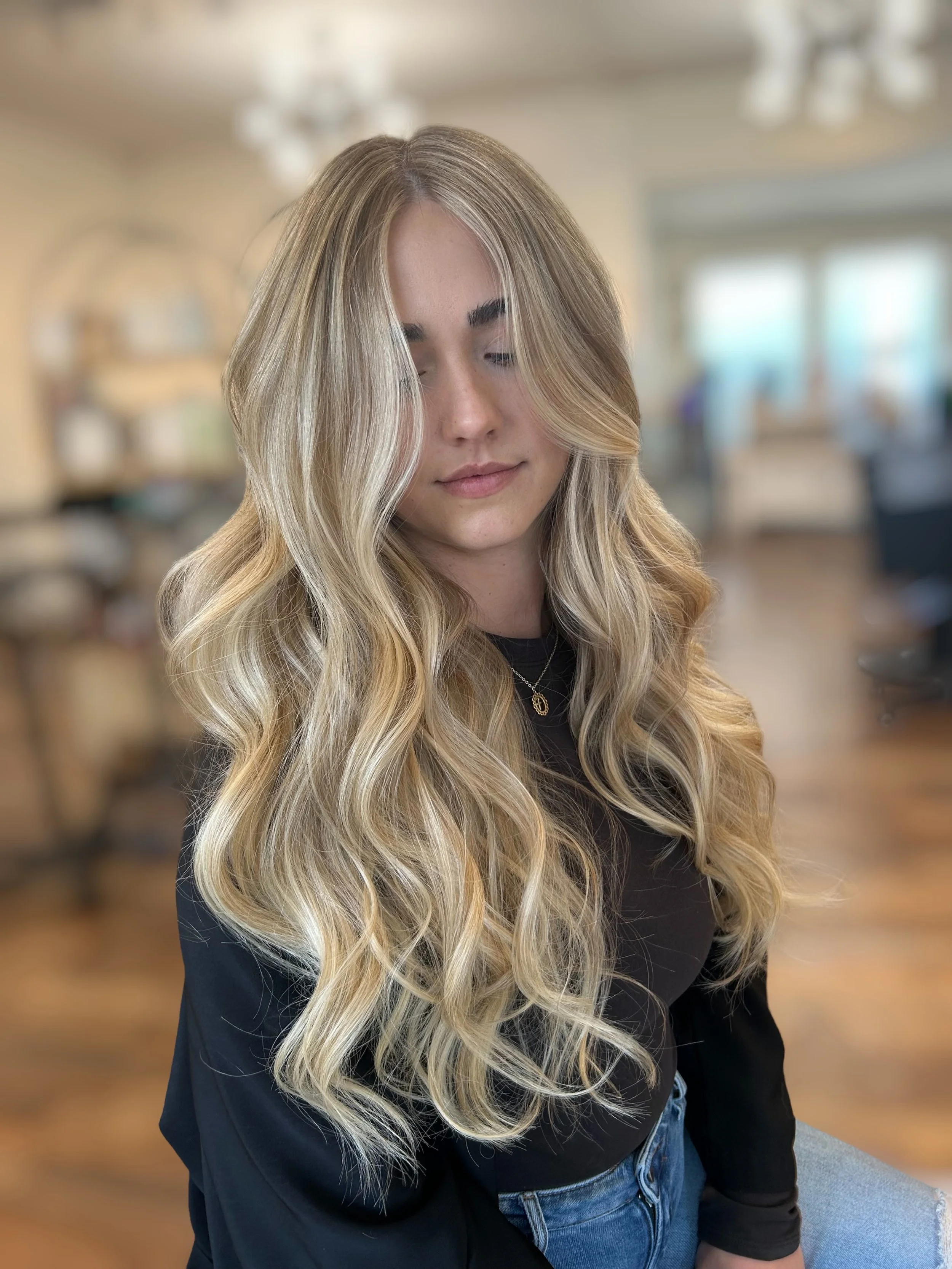 Summer is calling ☎️

Golden blonde, vanilla blonde, creamy beige blonde.
Traditional or lived-in and low-maintenance.

We&rsquo;re ready to give you the hair of your dreams.