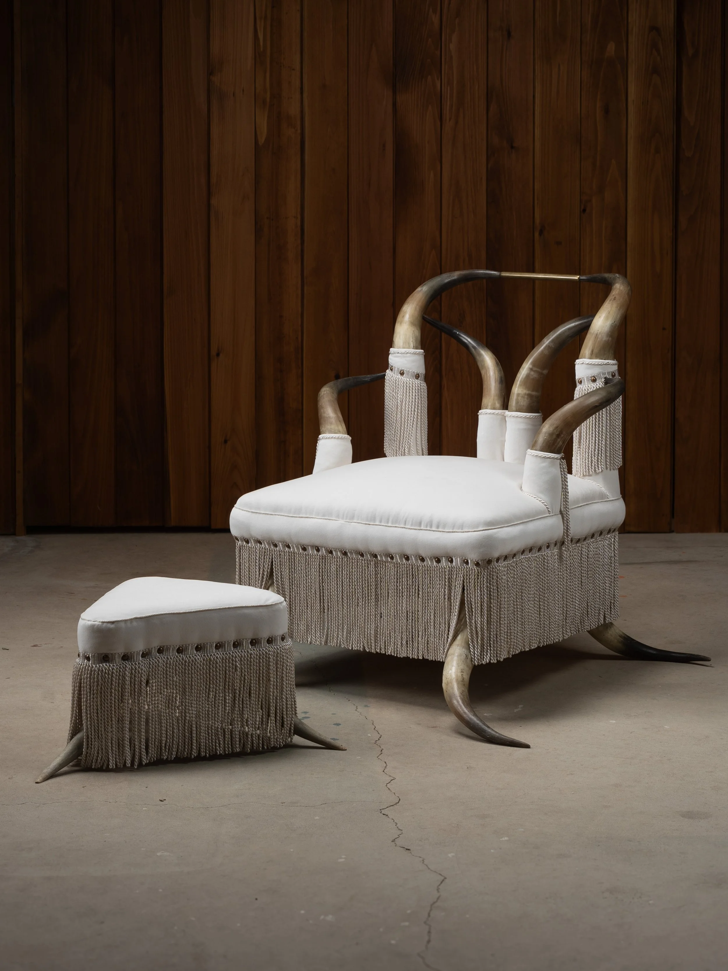 VICTORIAN TEXAS CATTLE HORN LOUNGE CHAIR AND OTTOMAN