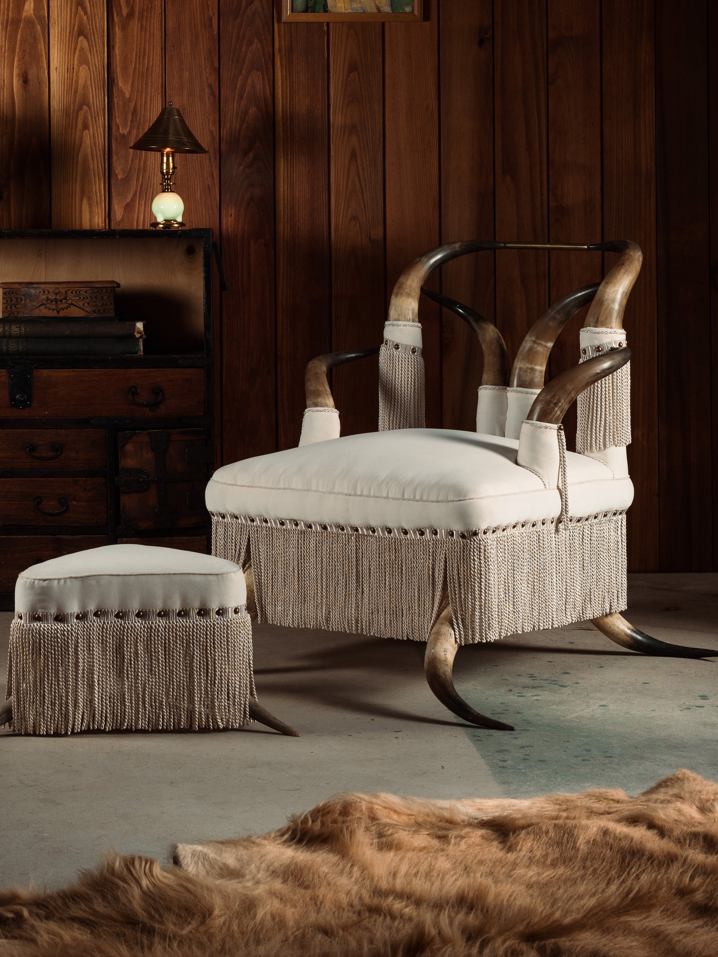 VICTORIAN TEXAS CATTLE HORN LOUNGE CHAIR AND OTTOMAN
