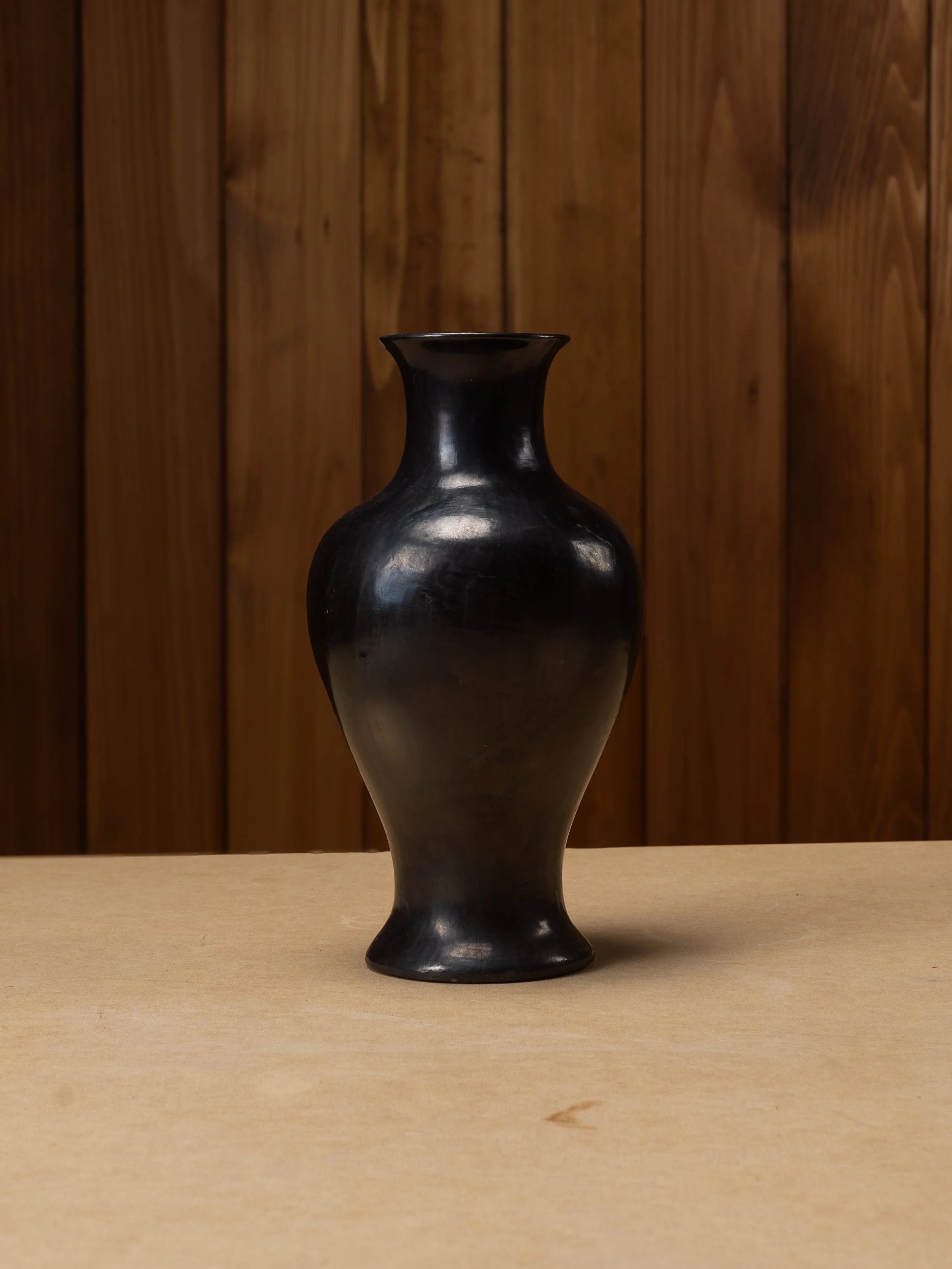 DOÑA ROSA SIGNED BARRO NEGRO VESSEL