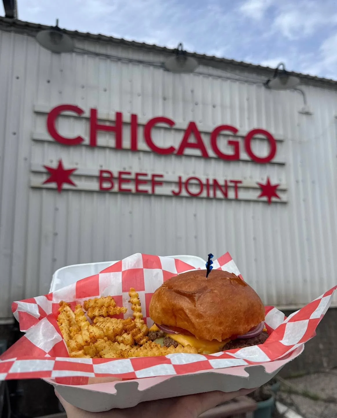 If you&rsquo;re reading this, you should treat yourself to some takeout today 😏

Order all your Chicago favs for takeout or delivery on our website!