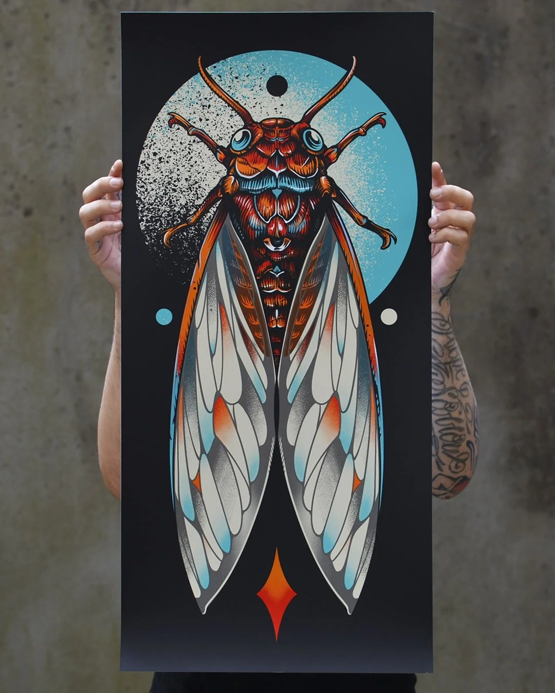 The Cicada &bull; Artprint 
33x70cm 7 couleurs sur papier Foil Rainbow 

Collaboration avec l&rsquo; @atelierdugrandchic 🫶

Disponible ce soir sur mon big cartel 🐵 (lien en bio)

&mdash;&mdash;&mdash;&mdash;&mdash;&mdash;&mdash;&mdash;&mdash;&mdash