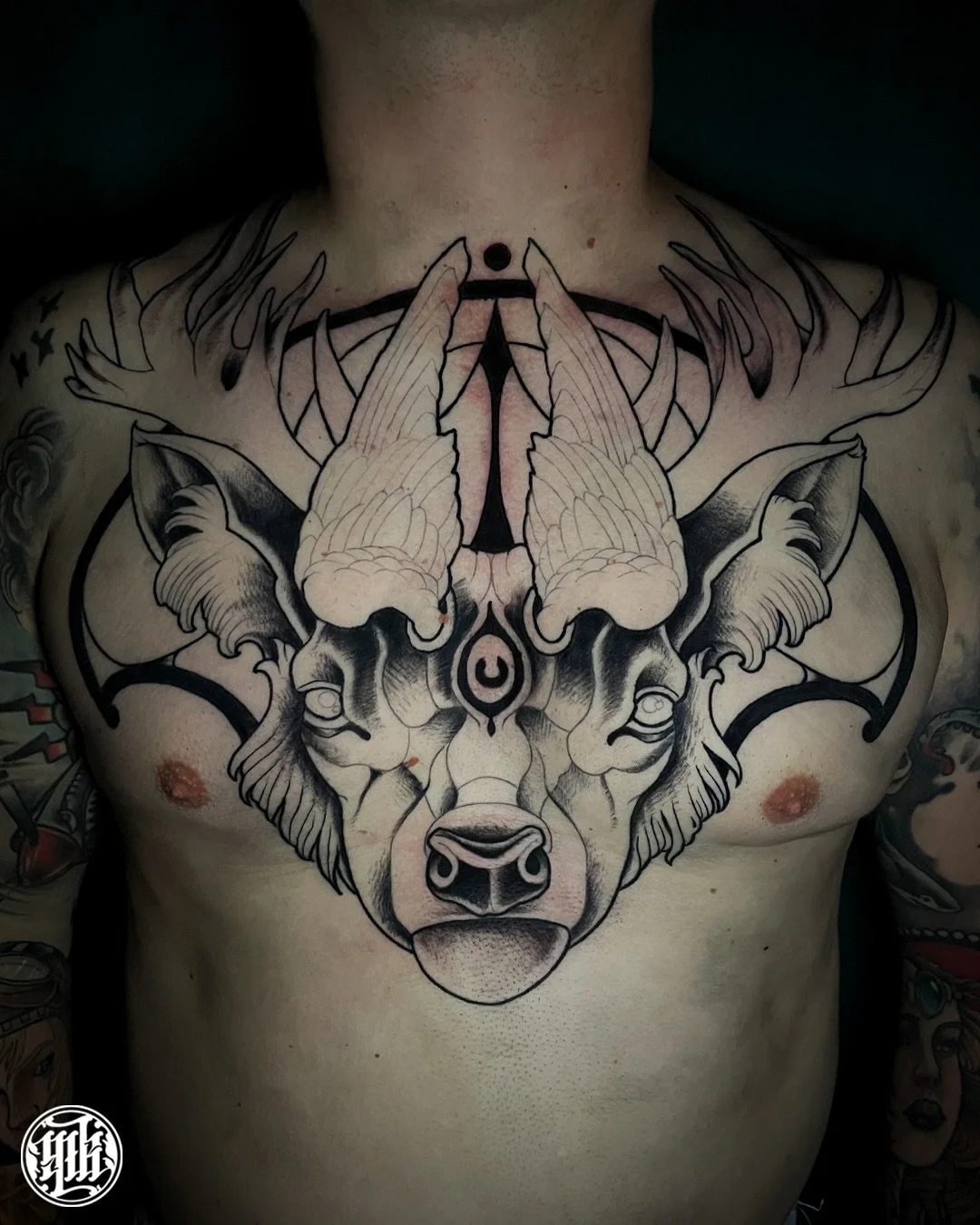 🦌 Winged deer for my friend @nrikoo 
Swipe to see the video 🪽

Thanks a lot 🙏 Done at @gizahstudio 

🐒 Booking open for September &amp; October at Nantes 

Next guest : 
🇨🇭Geneva @nuitnoiretattoo  25th -&gt; 27th sept 
One spot available on the