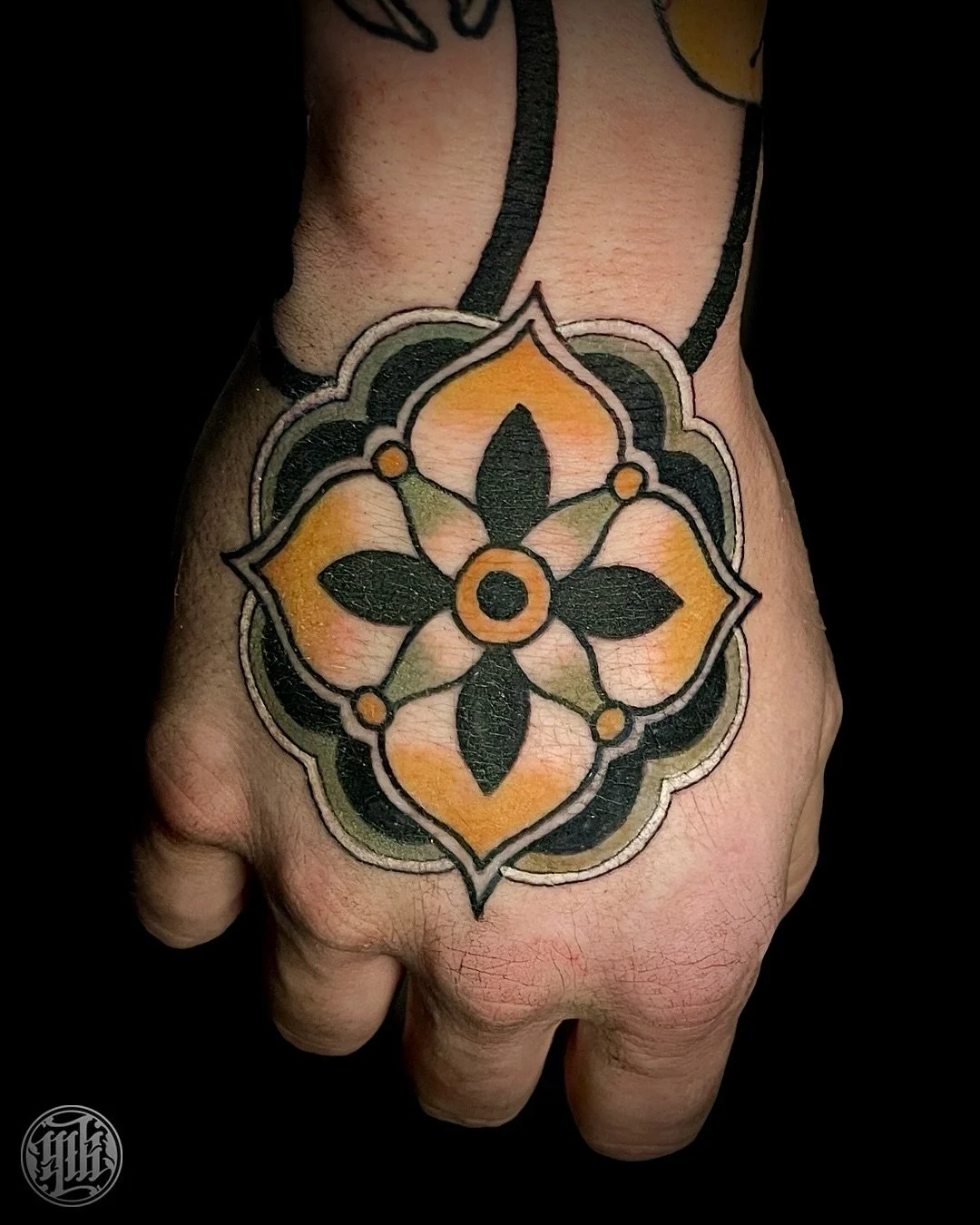 🌚 La suite du bras de @hop.quentin merci encore de ta confiance tout au long de ces ann&eacute;es 🙏
Swipez pour voir la vid&eacute;o et le reste du bras 🌝
Realis&eacute; lors de mon dernier guest chez @nuitnoiretattoo 🔥 

La prise de rdv est ouve