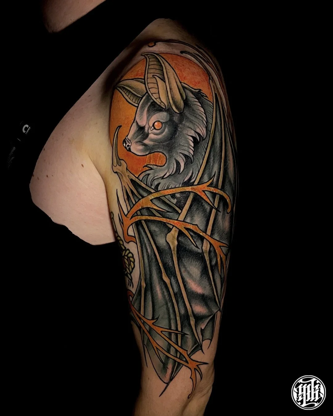 🦇 2nd session for this Cover up  on my friend @romainld.gouv.fr at @gizahstudio 🌙 
Thank you for your trust 🙏
Swipe to see the video and the before 🐵

Next Guest : 
🏍️ BORDEAUX at @ftc_bordeaux 
 27th -> 31st January 
🌕 ORLEANS at @souviens.