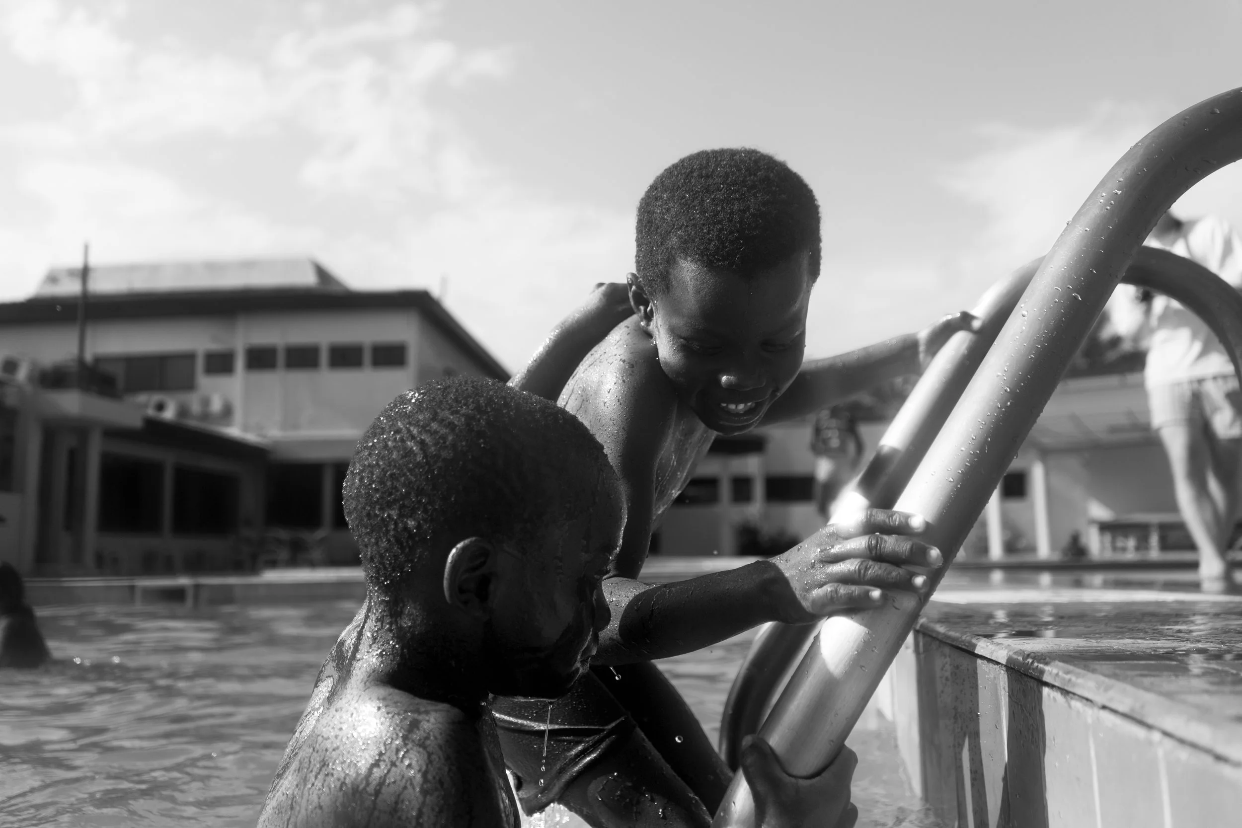 2024-november-27-tob_swimming_class-06188-bw.jpg