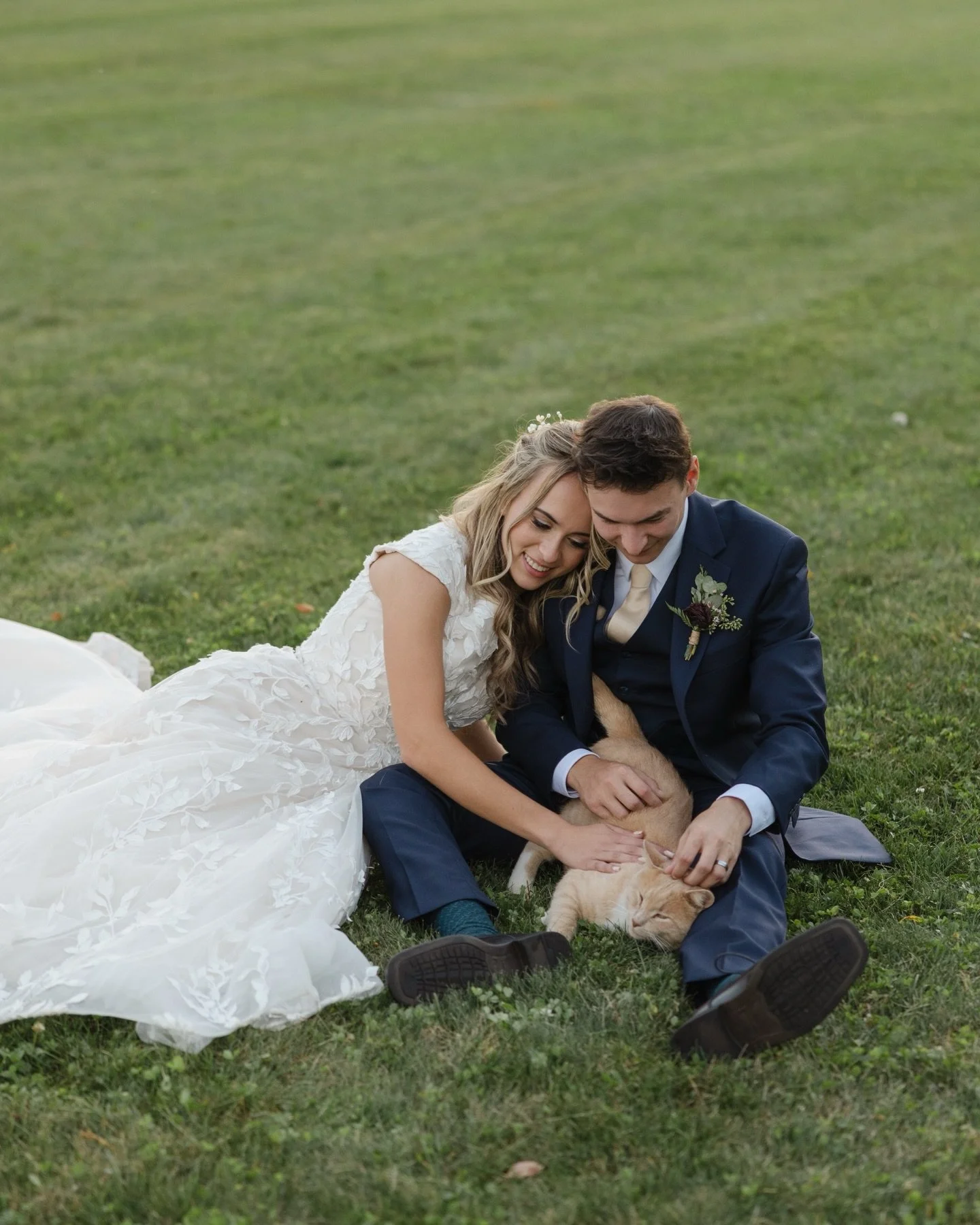 For animal lovers (especially like me), this venue is truly a dream come true!! Imagine celebrating your big day with Pumpkin and all the sweet kitties wandering nearby, friendly goats grazing out back, and Pepperjack the donkey eagerly waiting to sa
