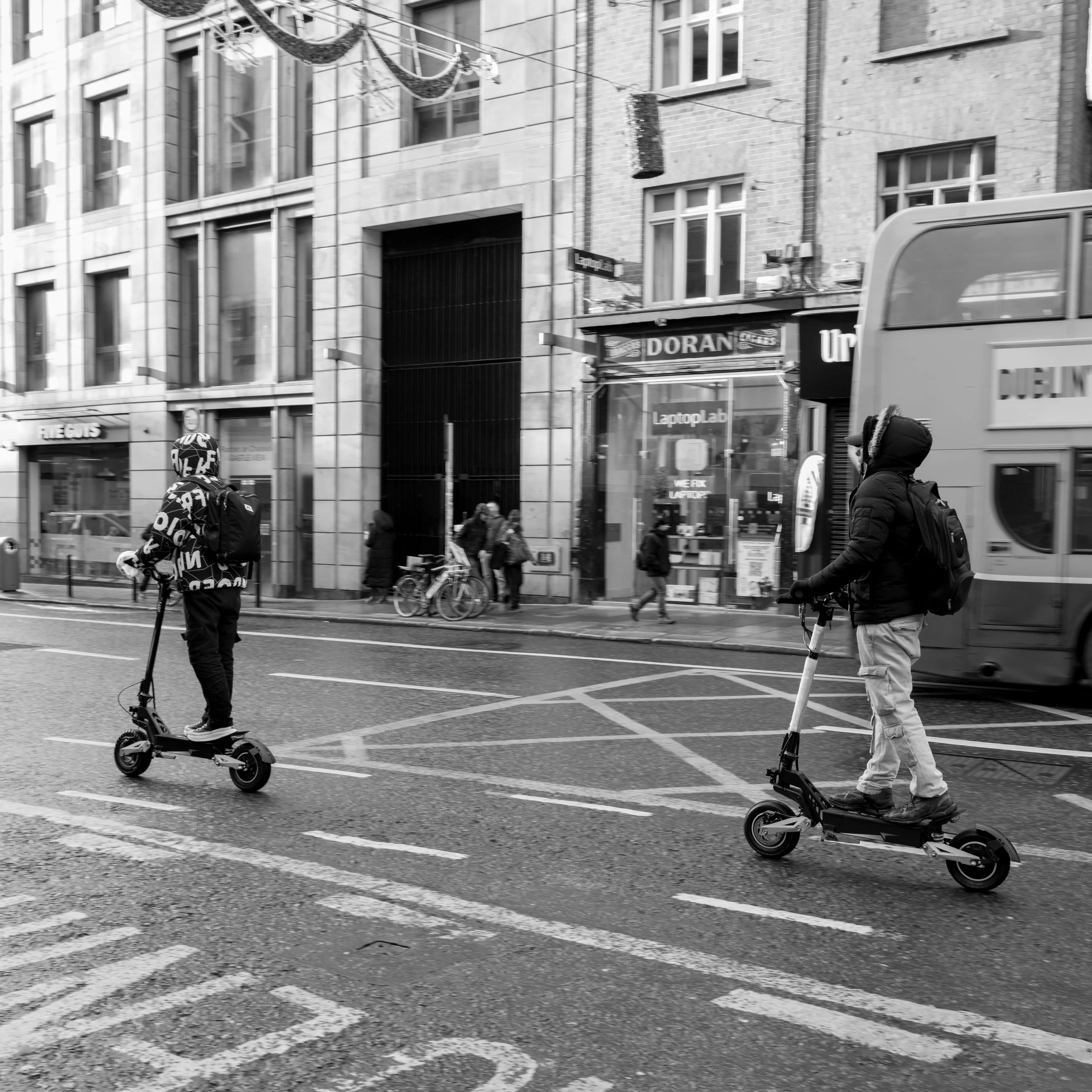 Q3Mono0030 ISO 800.JPG