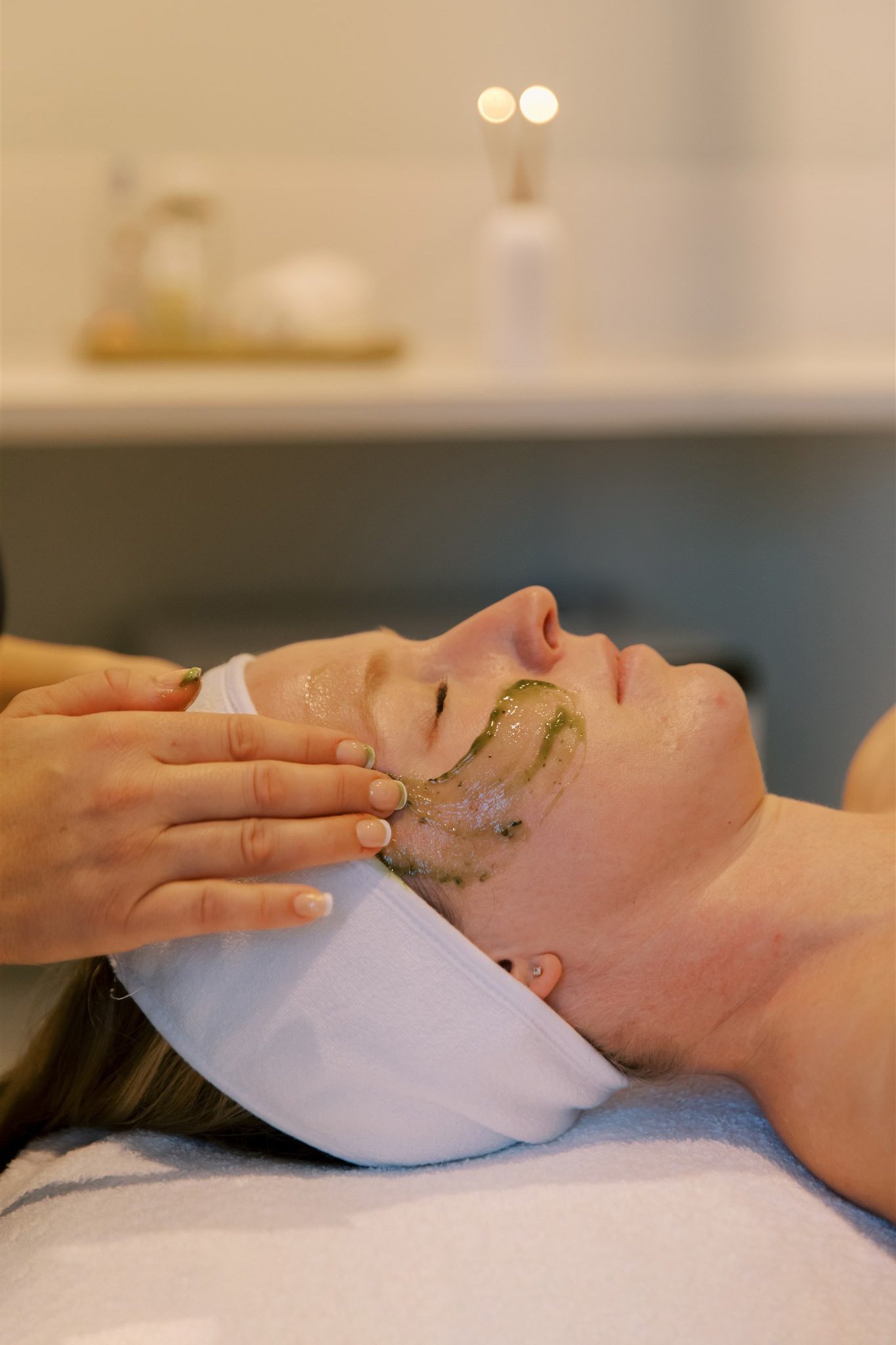 facial-treatment-skin-care-acne-extraction-grimsby-ontario.jpg