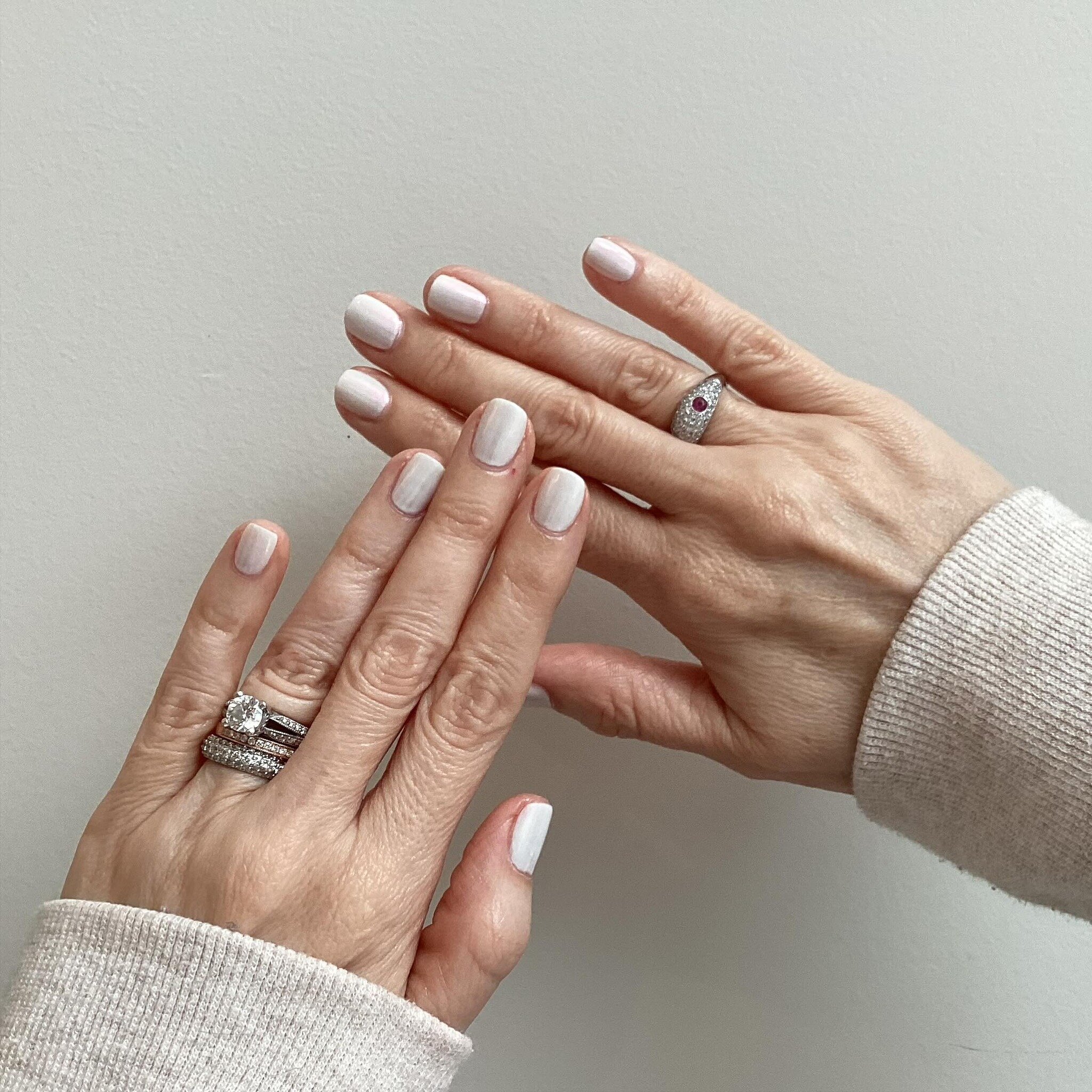 Glazed donut nails 🍩

#haileybeibernailsinspo #glazeddonutnails #grimsbyspa #opiglazednamused