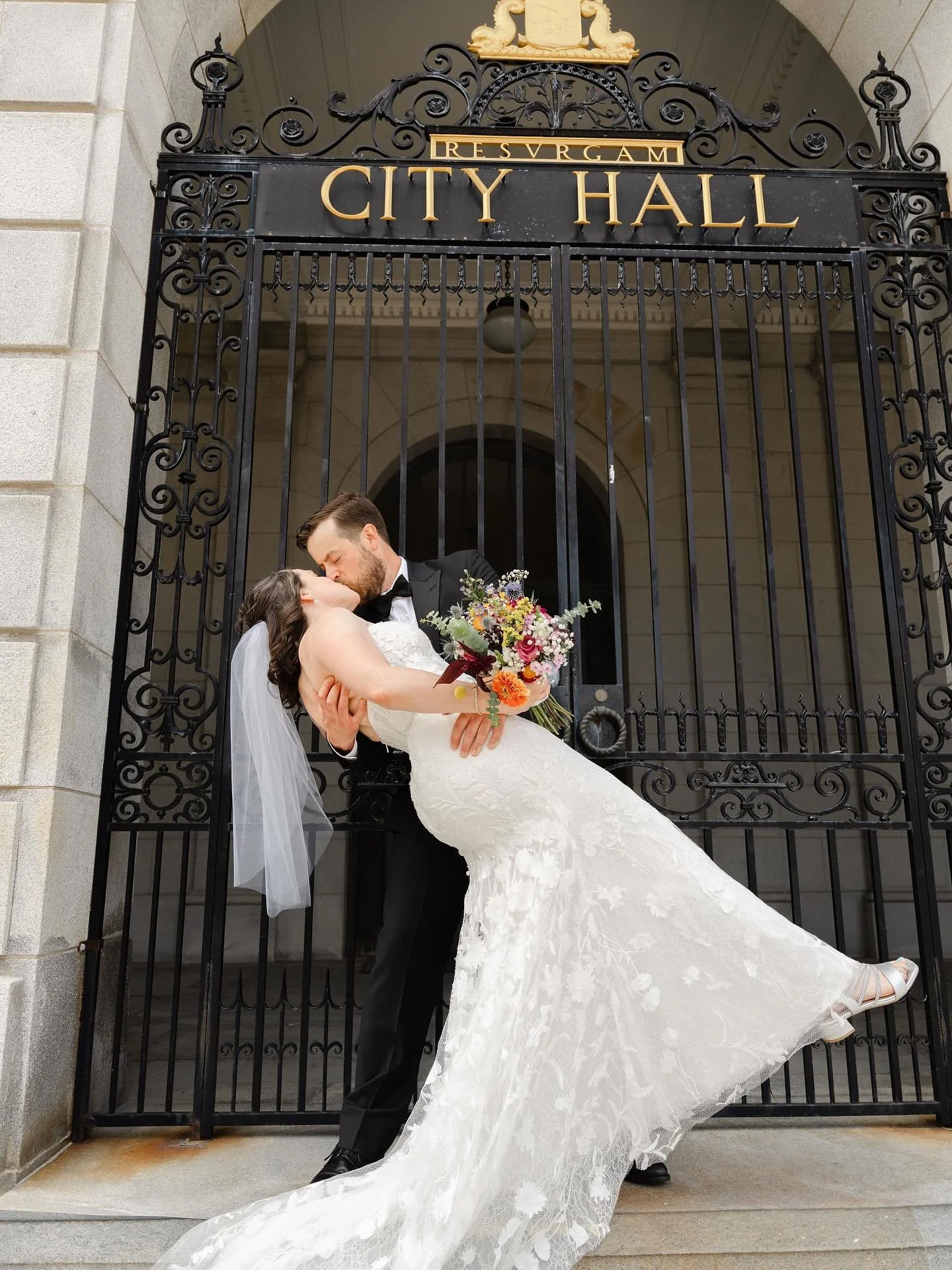 Katelyn &amp; Peter got married at Portland City Hall on Saturday, and we&rsquo;re pretty sure those steps have never looked better. Being with K&amp;P is like hanging out with friends you&rsquo;ve known your whole life&mdash; easygoing energy that p