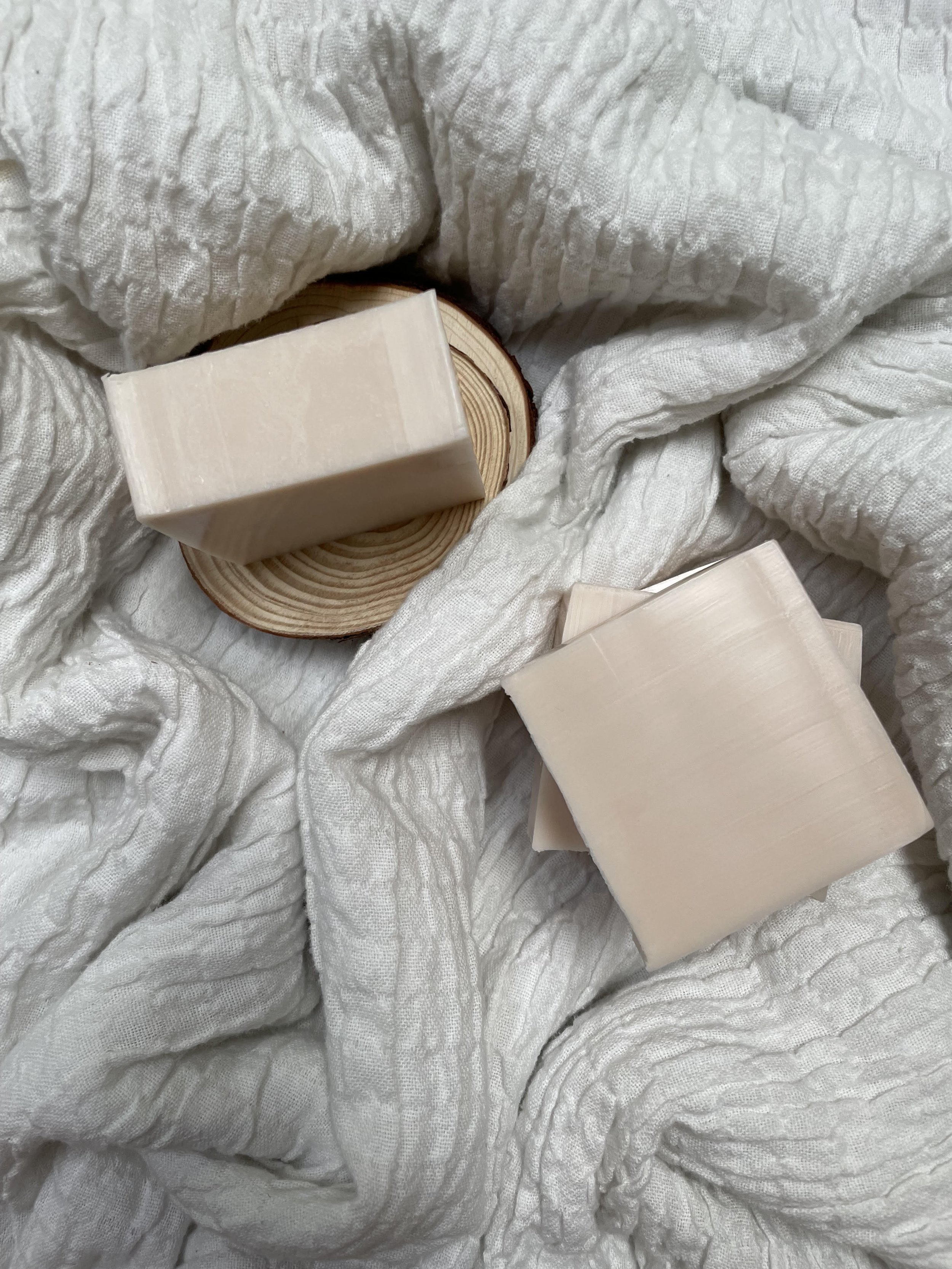 Manuka & Bergamot Goats Milk Soap