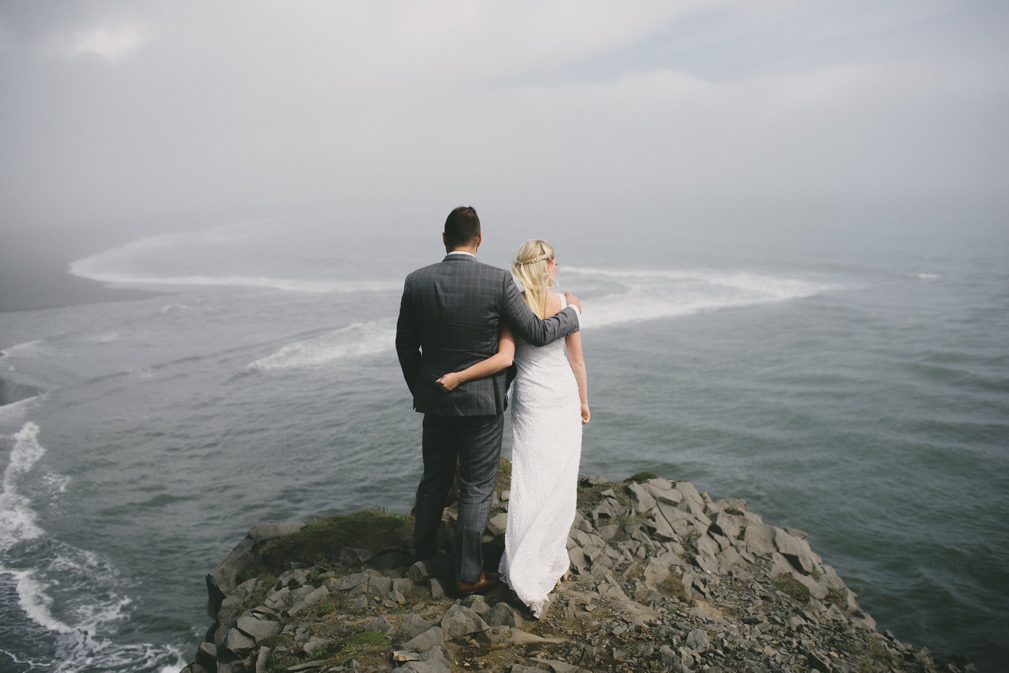 iceland wedding photographer Dyrhólaey