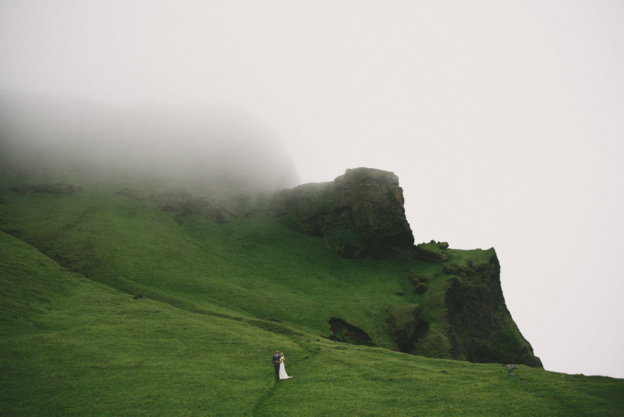 wedding photo Reynisfjara fog