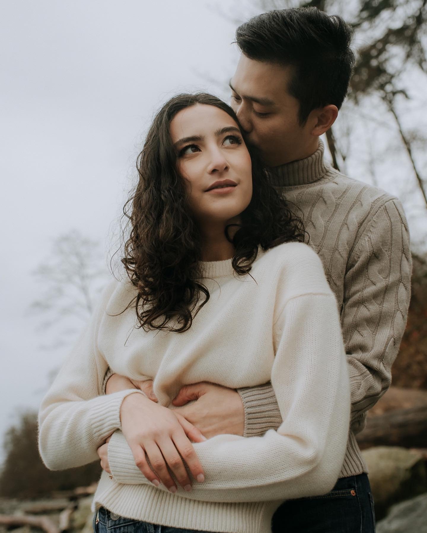 Always here for engagement season! Especially chilly, sweater wearing, sessions where you have to cuddle up to your partner to stay warm.  Here&rsquo;s a peek of my shoot with M+D who braved a wet Vancouver day like champs.  The best part? The rain k