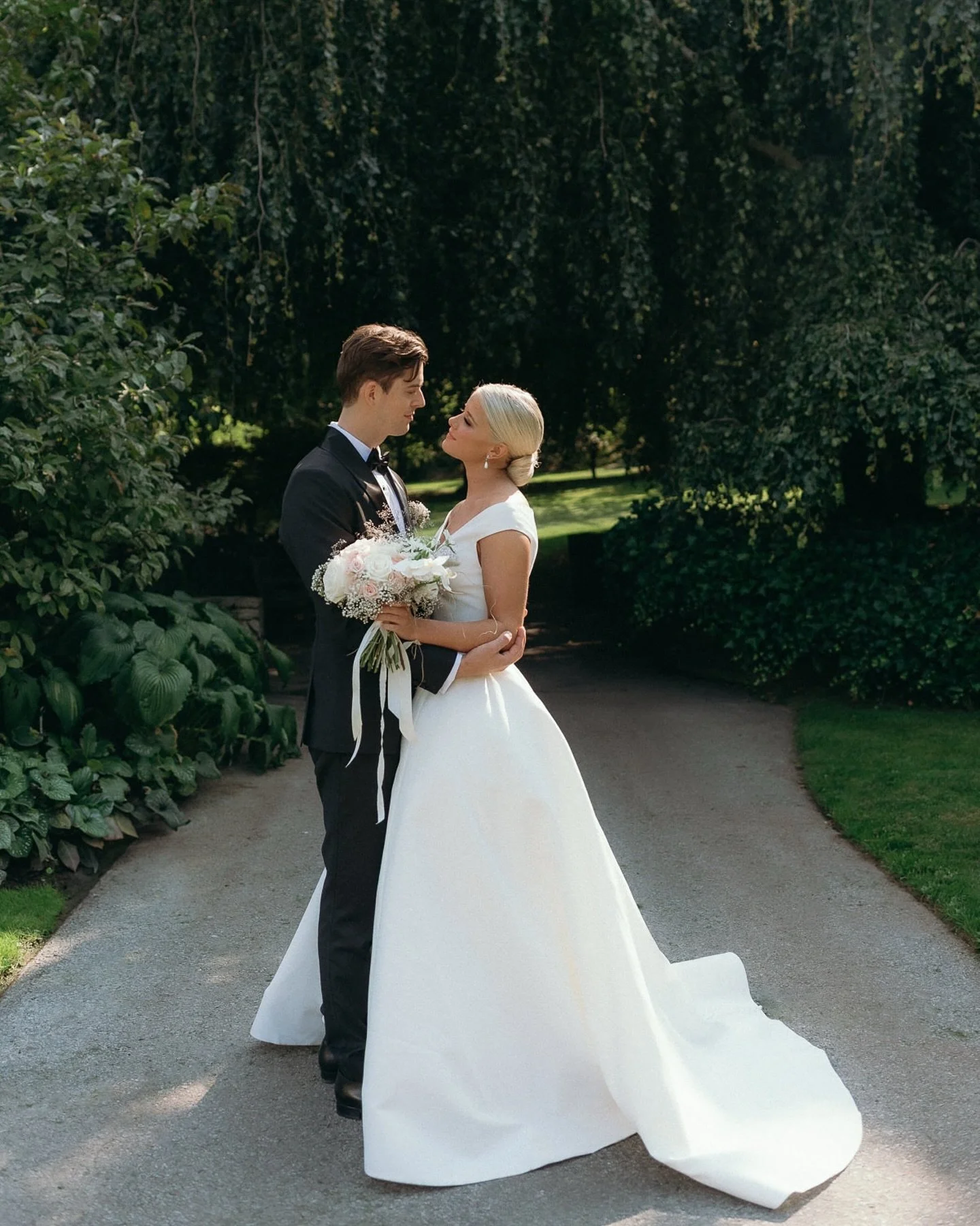 Revisiting a wedding from a few years ago that still feels just as elegant today. I re-edited a few images in my current style and was reminded how much I loved Brynne&rsquo;s dress &mdash; simple, sculptural, and so heavy (I picked it up and what a 